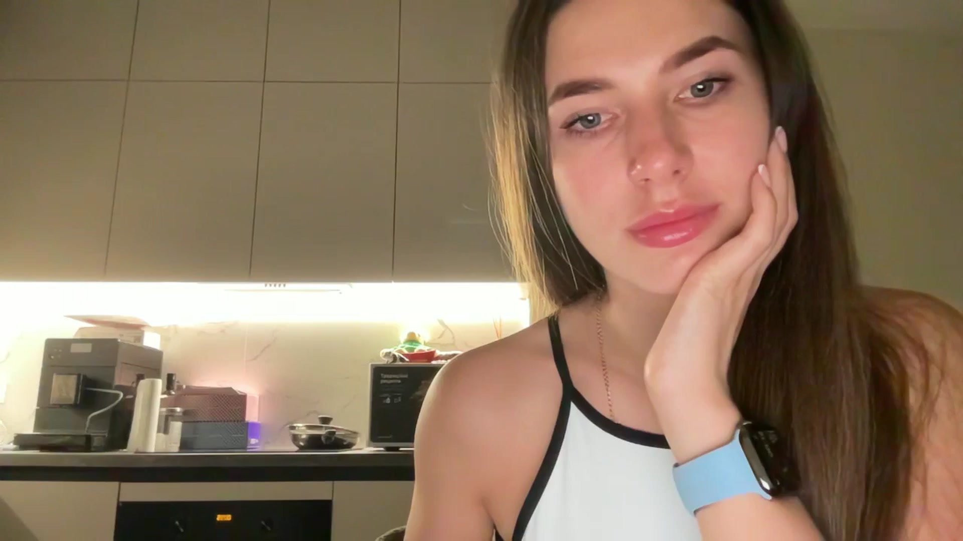 Gallery image thumbnail from kissfreeze's myfreecams stream on, 07/15/2025, 21:22 image 7 of 20