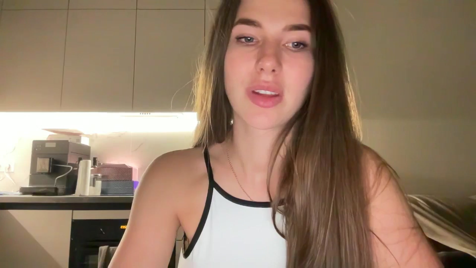 Gallery image thumbnail from kissfreeze's myfreecams stream on, 07/15/2025, 23:42 image 3 of 20