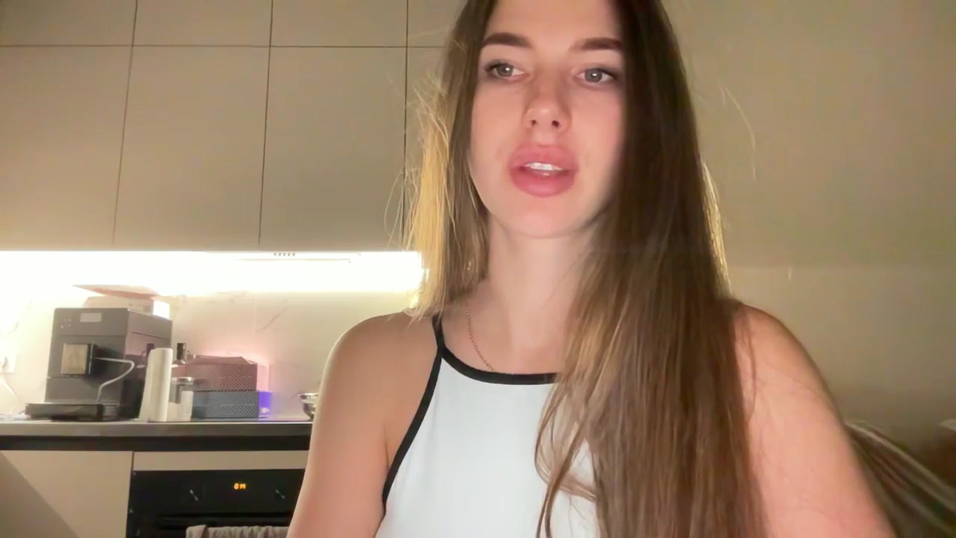 Gallery image thumbnail from kissfreeze's myfreecams stream on, 07/15/2025, 23:42 image 14 of 20