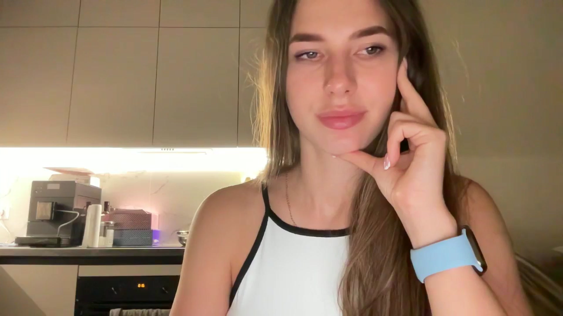 Gallery image thumbnail from kissfreeze's myfreecams stream on, 07/15/2025, 23:42 image 15 of 20