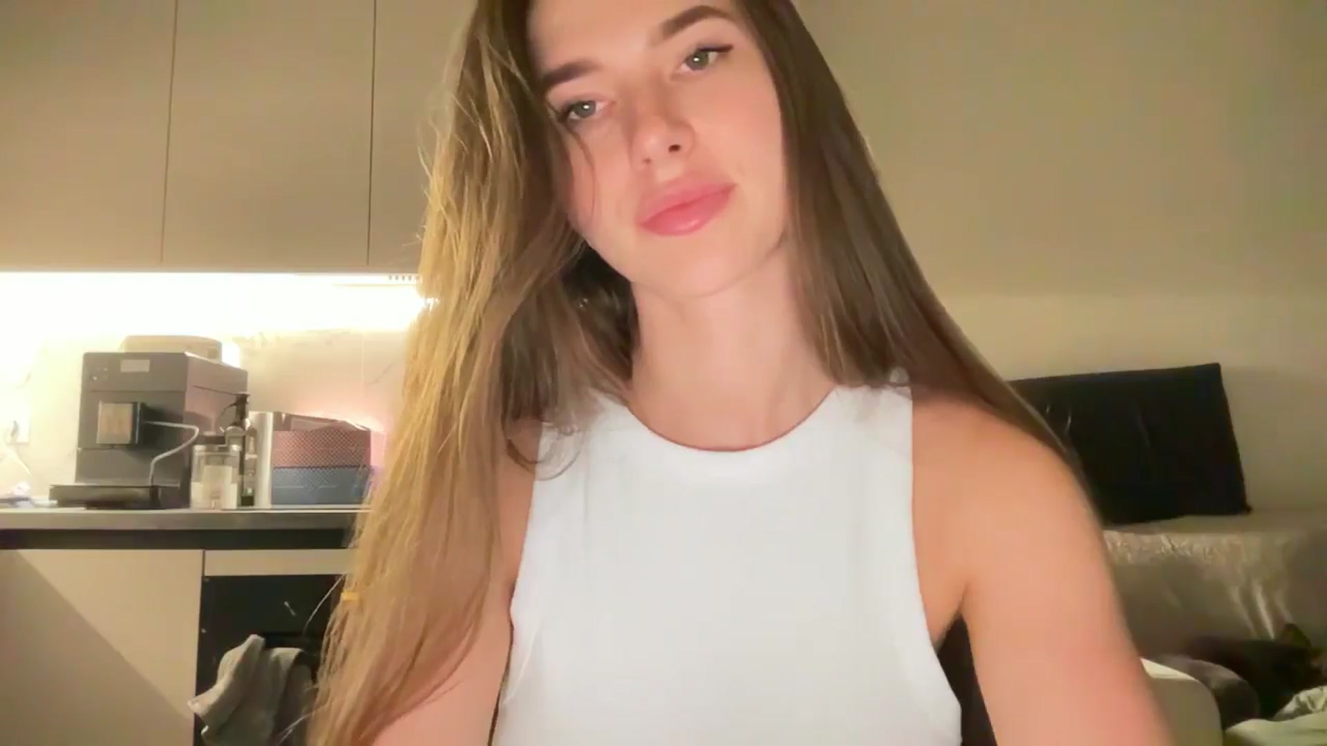 Gallery image thumbnail from kissfreeze's myfreecams stream on, 07/17/2025, 22:29 image 18 of 20