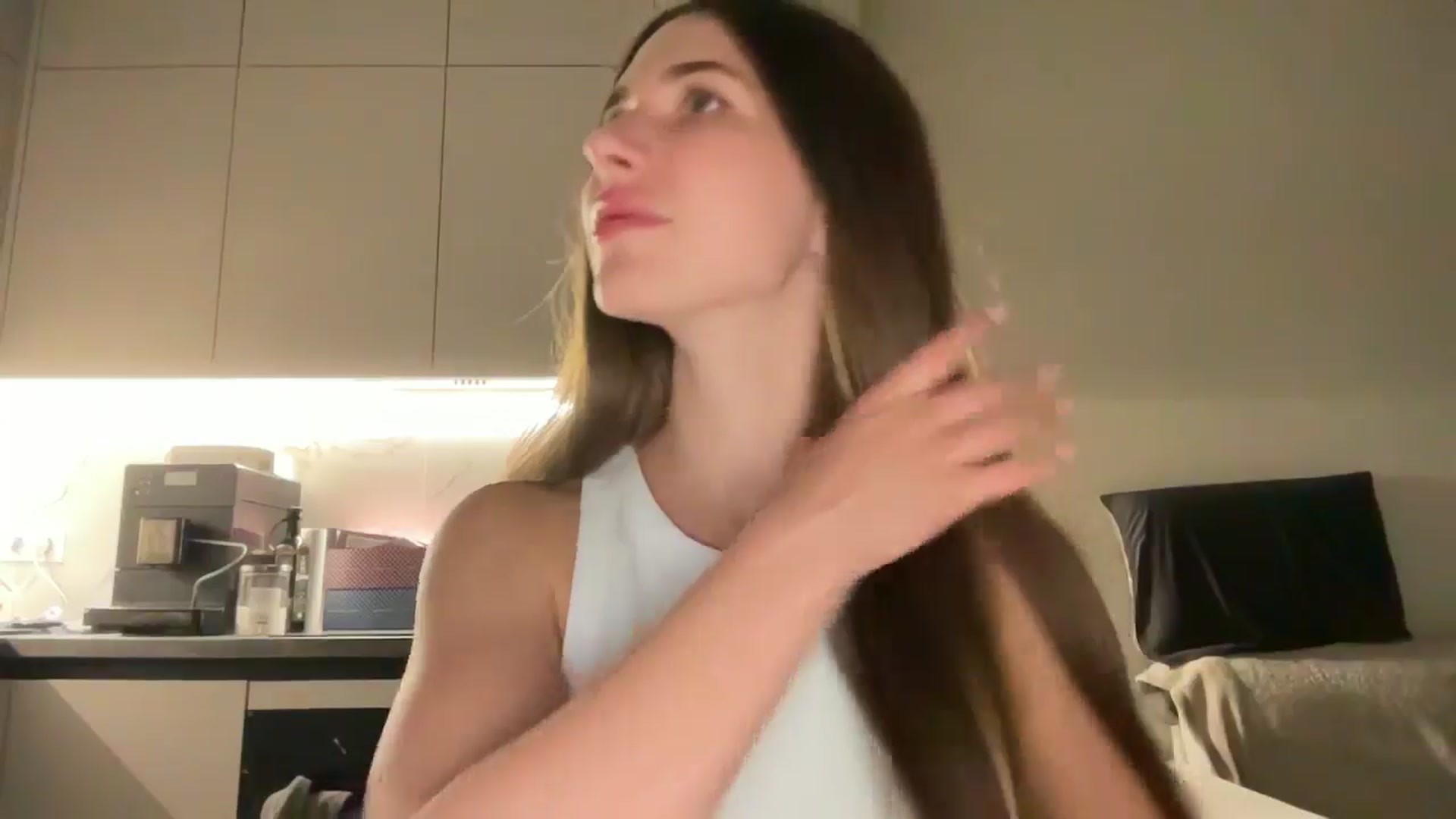 Gallery image thumbnail from kissfreeze's myfreecams stream on, 07/17/2025, 22:29 image 4 of 20