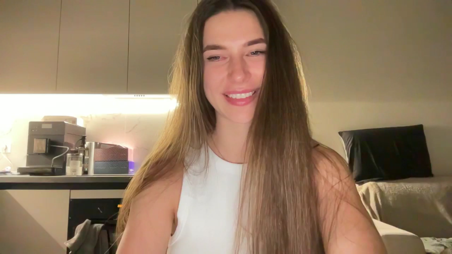 Gallery image thumbnail from kissfreeze's myfreecams stream on, 07/17/2025, 22:29 image 14 of 20