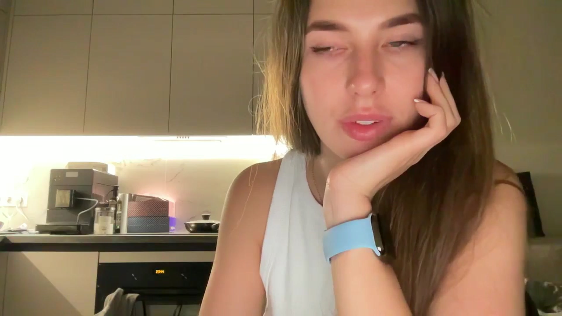 Gallery image thumbnail from kissfreeze's myfreecams stream on, 07/17/2025, 23:06 image 12 of 20