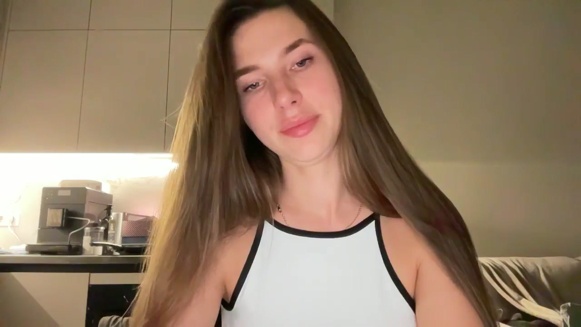 Gallery image thumbnail from kissfreeze's myfreecams stream on, 07/18/2025, 20:11 image 13 of 20