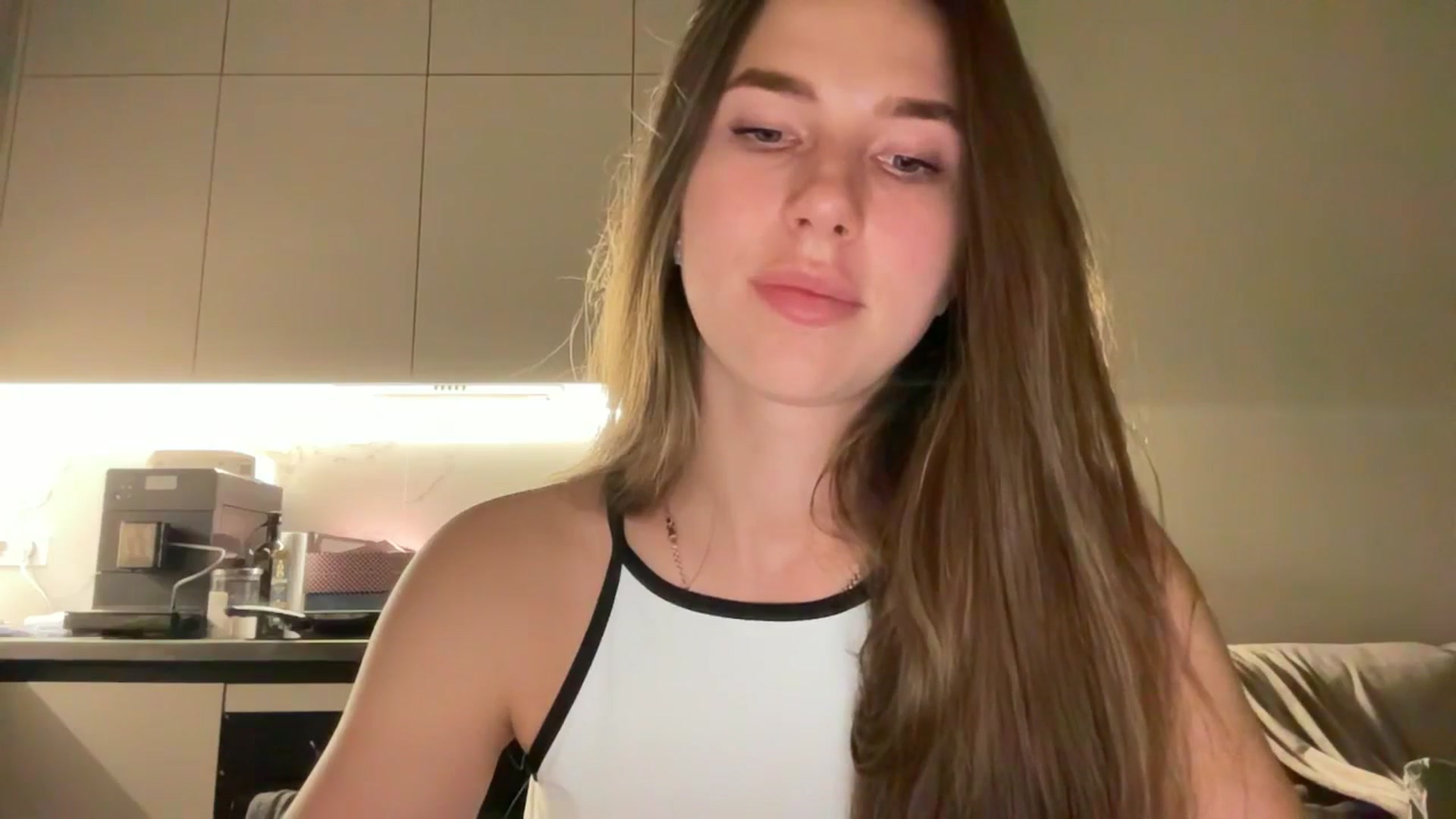 Gallery image thumbnail from kissfreeze's myfreecams stream on, 07/18/2025, 20:11 image 12 of 20