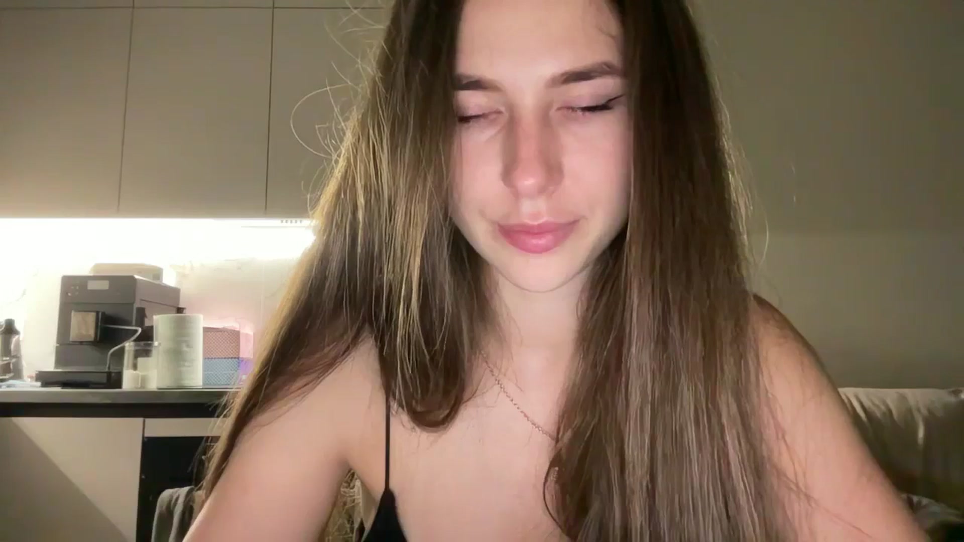 Gallery image thumbnail from kissfreeze's myfreecams stream on, 07/19/2025, 22:41 image 20 of 20