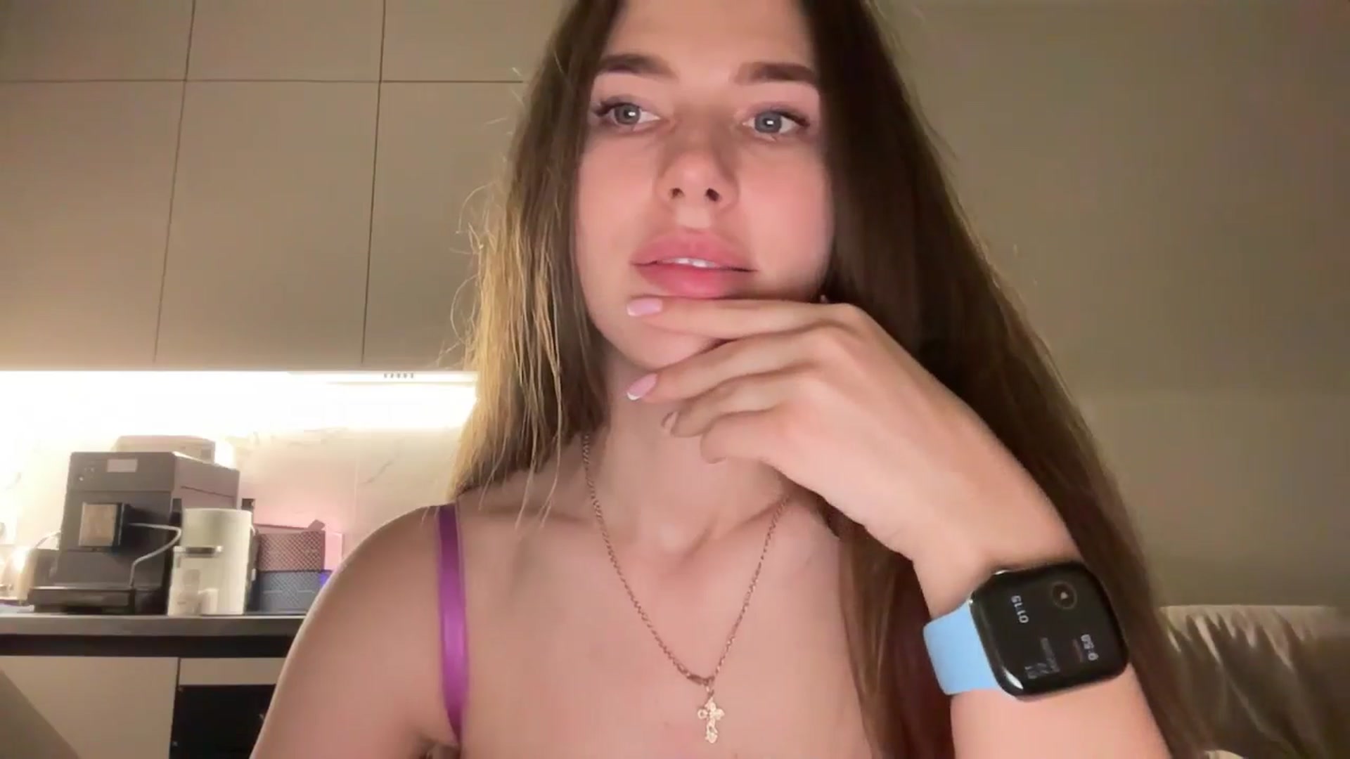 Gallery image thumbnail from kissfreeze's myfreecams stream on, 07/21/2025, 22:26 image 16 of 20