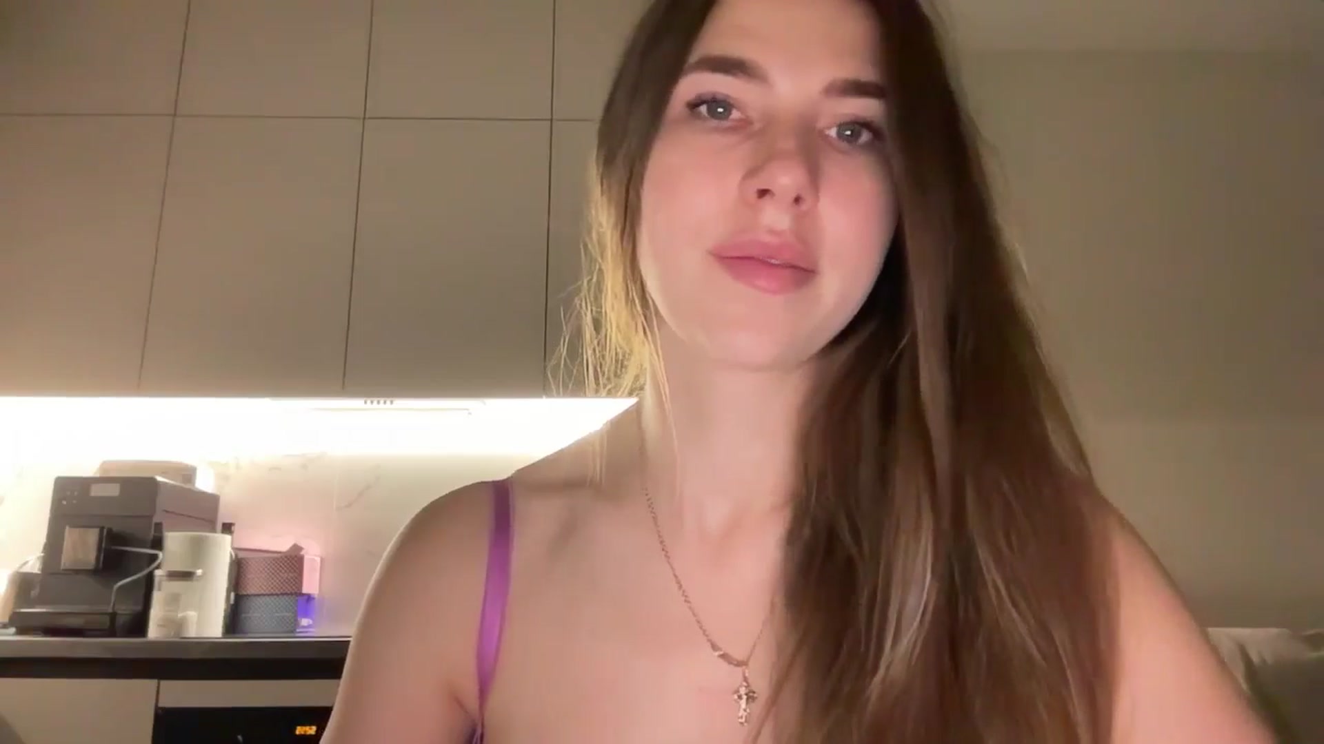 Gallery image thumbnail from kissfreeze's myfreecams stream on, 07/21/2025, 22:26 image 10 of 20