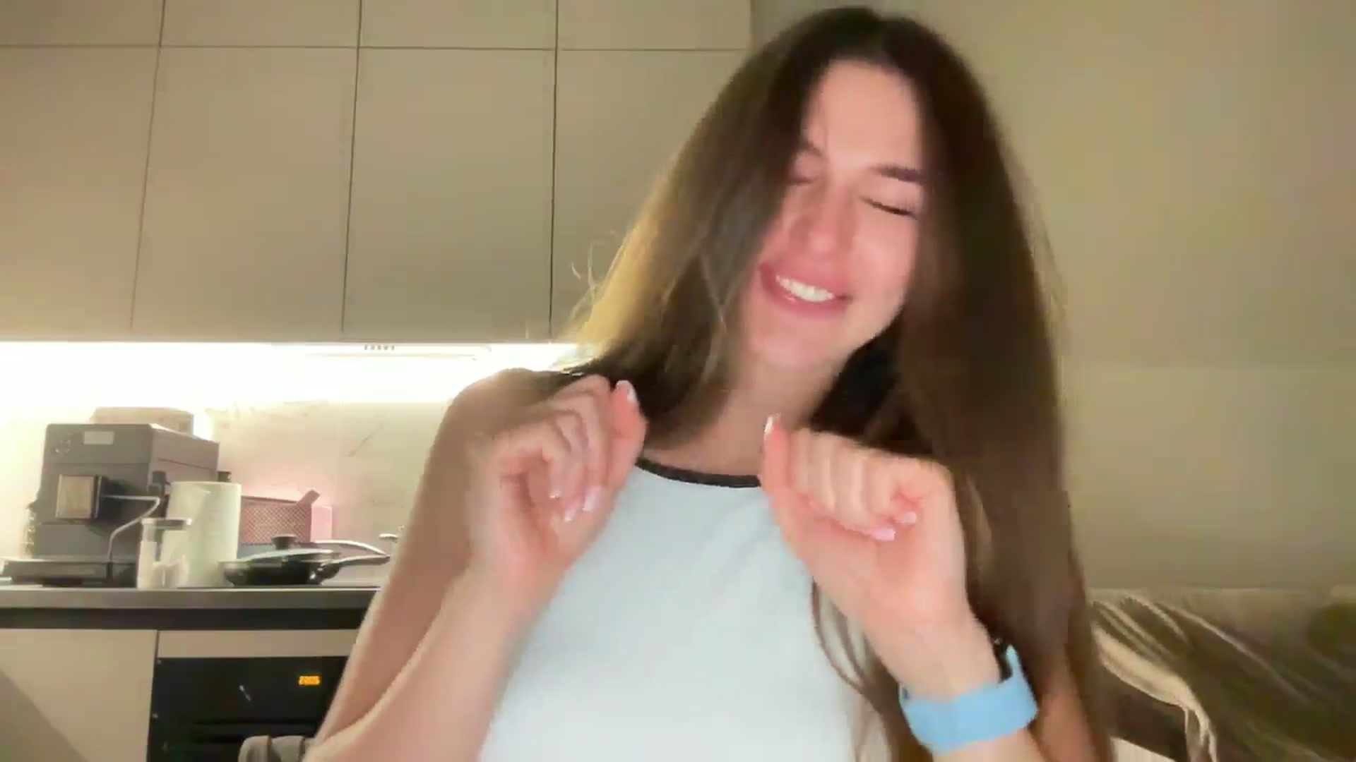 Gallery image thumbnail from kissfreeze's myfreecams stream on, 07/22/2025, 22:09 image 12 of 20