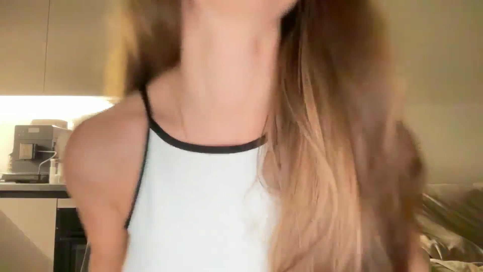 Gallery image thumbnail from kissfreeze's myfreecams stream on, 07/22/2025, 22:09 image 13 of 20