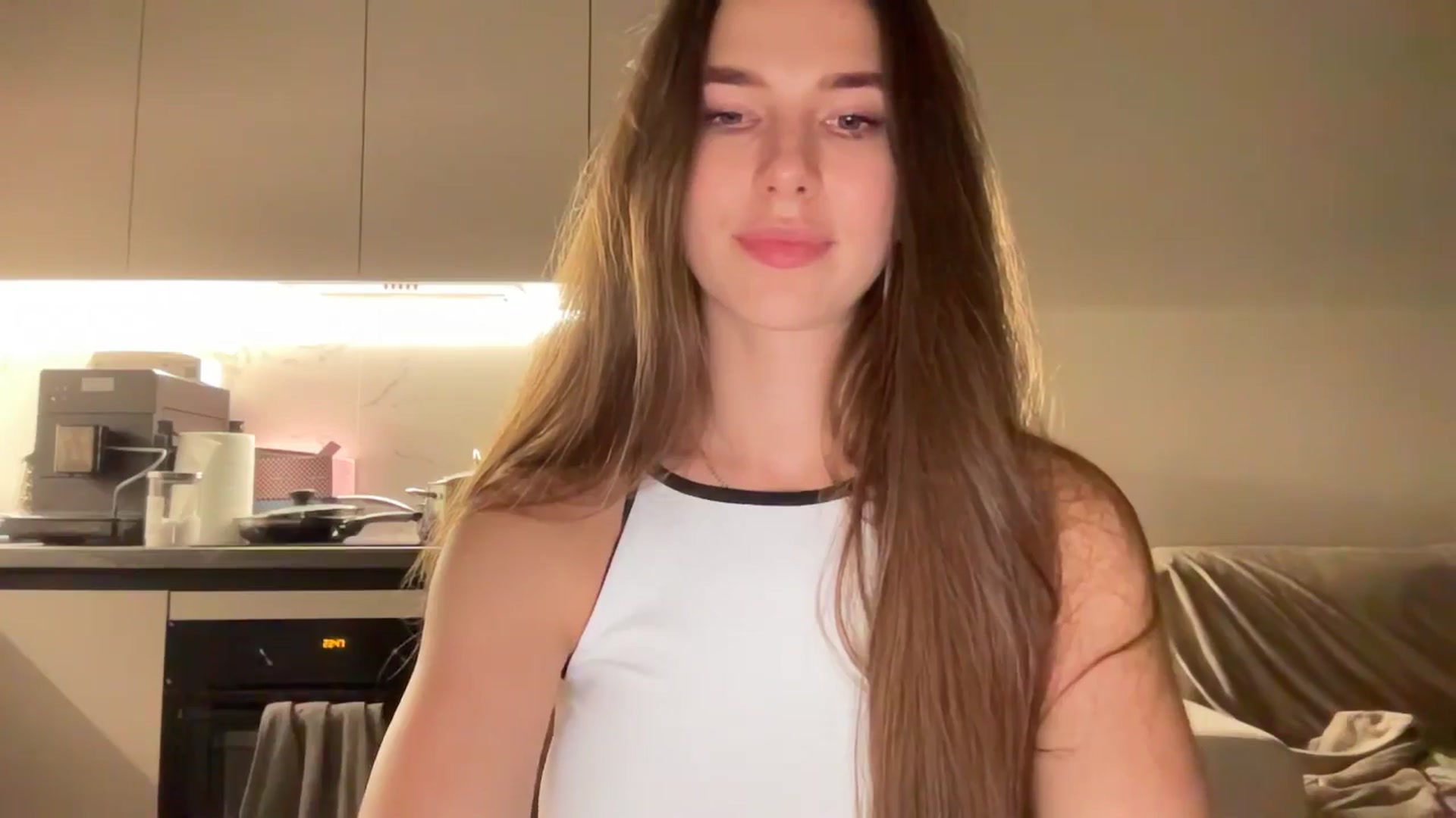 Gallery image thumbnail from kissfreeze's myfreecams stream on, 07/22/2025, 22:09 image 20 of 20
