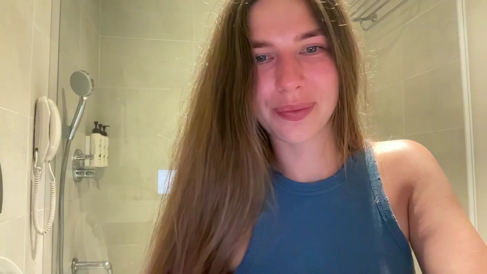 Gallery image thumbnail from kissfreeze's myfreecams stream on, 07/27/2025, 22:40 image 10 of 20