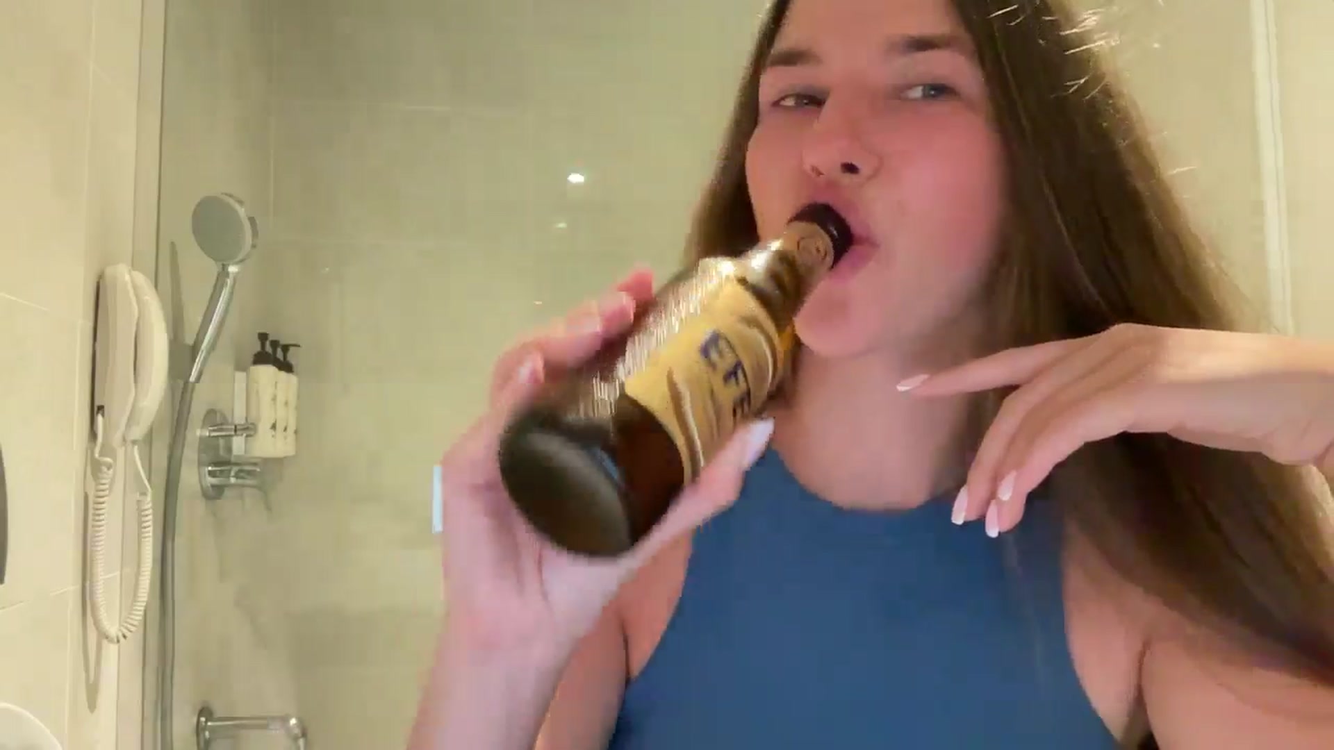 Gallery image thumbnail from kissfreeze's myfreecams stream on, 07/27/2025, 22:40 image 6 of 20