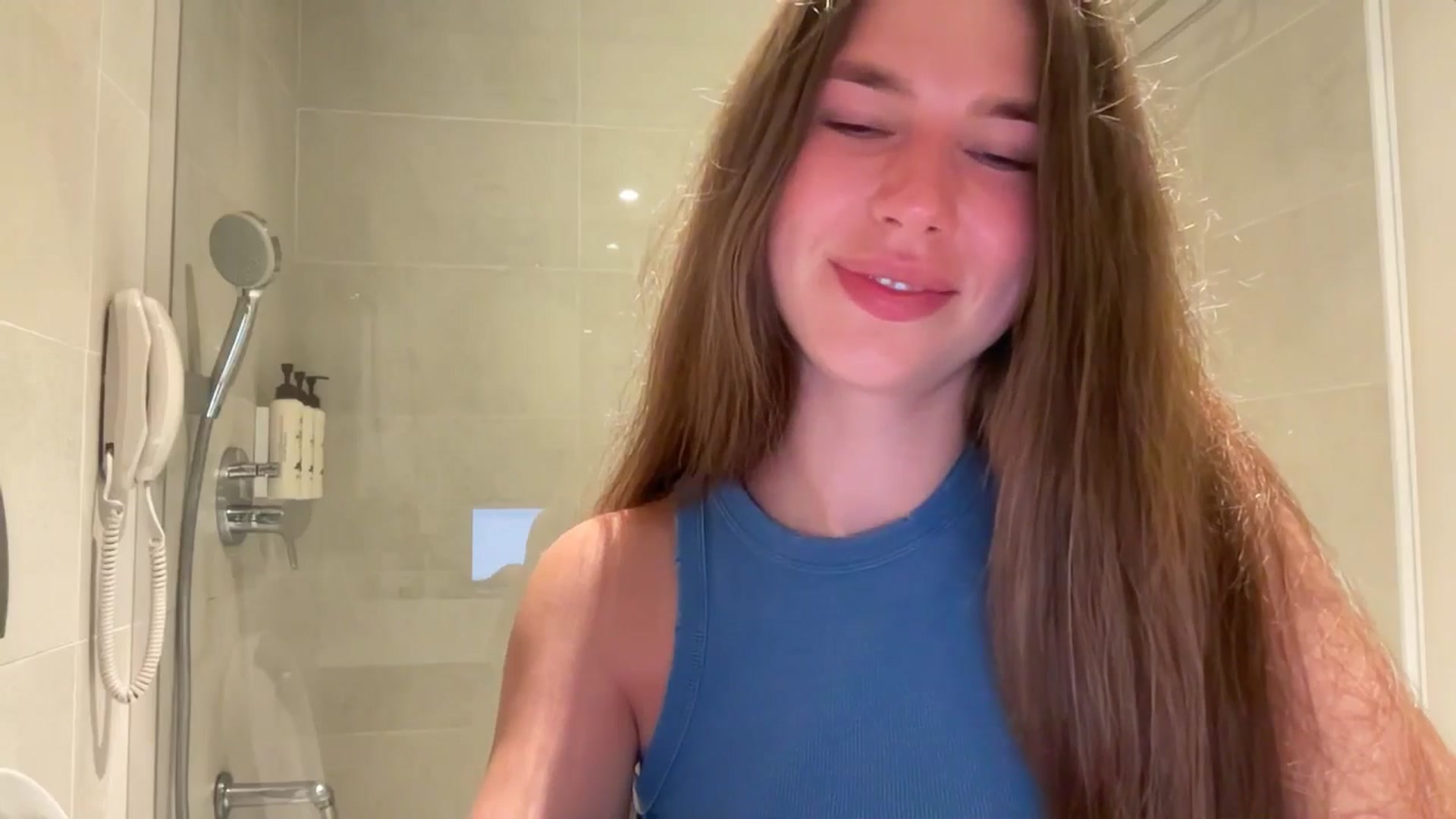 Gallery image thumbnail from kissfreeze's myfreecams stream on, 07/27/2025, 22:40 image 4 of 20