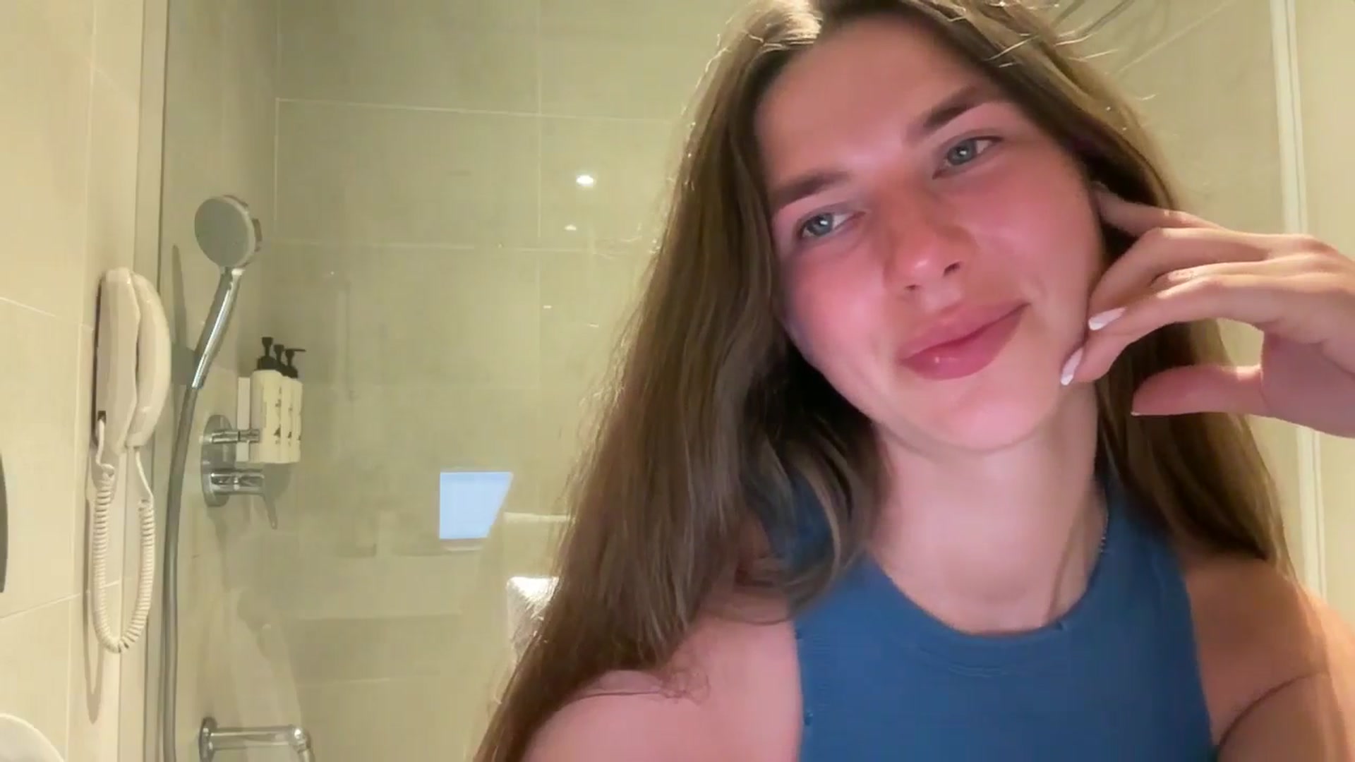 Gallery image thumbnail from kissfreeze's myfreecams stream on, 07/27/2025, 22:40 image 18 of 20
