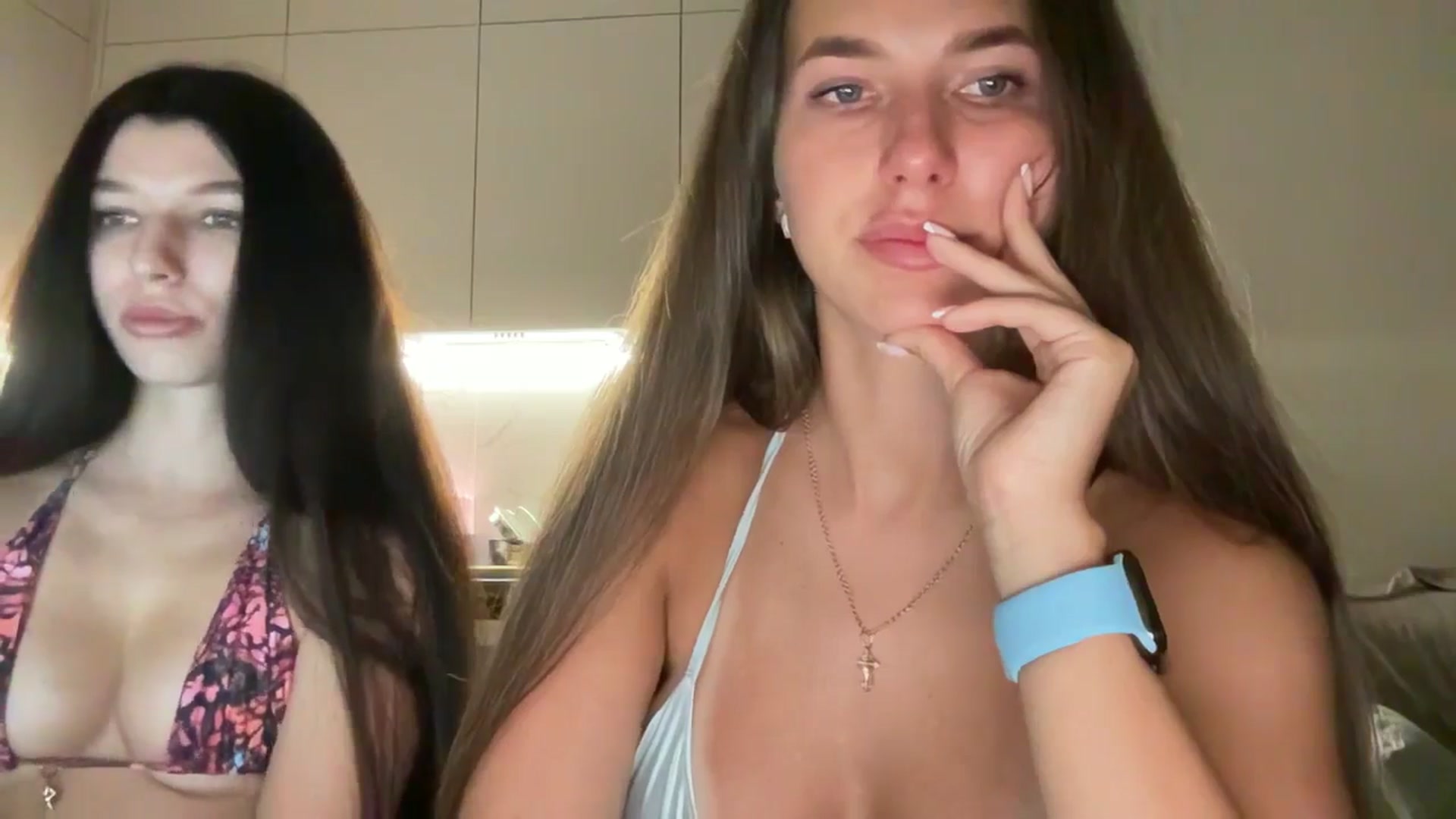 Gallery image thumbnail from kissfreeze's myfreecams stream on, 08/09/2025, 22:52 image 18 of 20