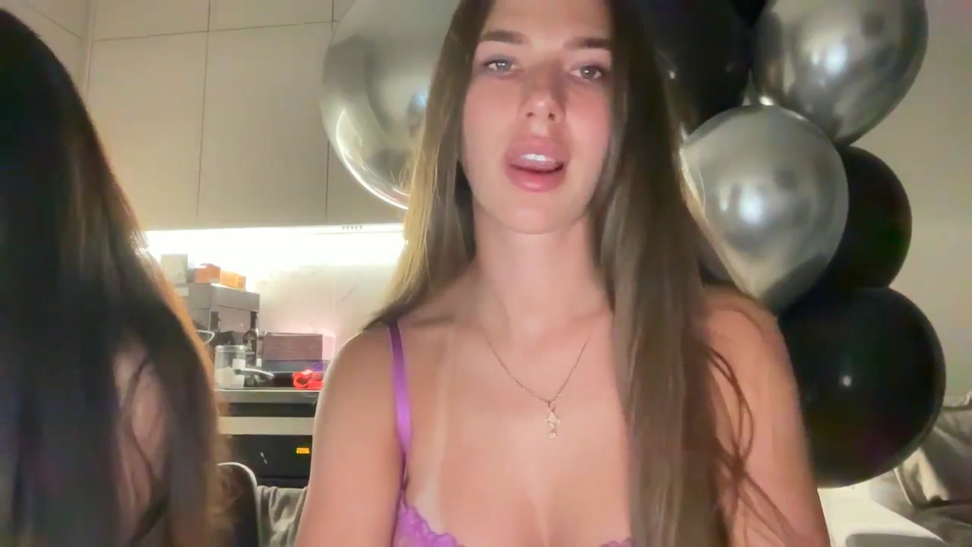 Gallery image thumbnail from kissfreeze's myfreecams stream on, 08/11/2025, 24:15 image 10 of 20