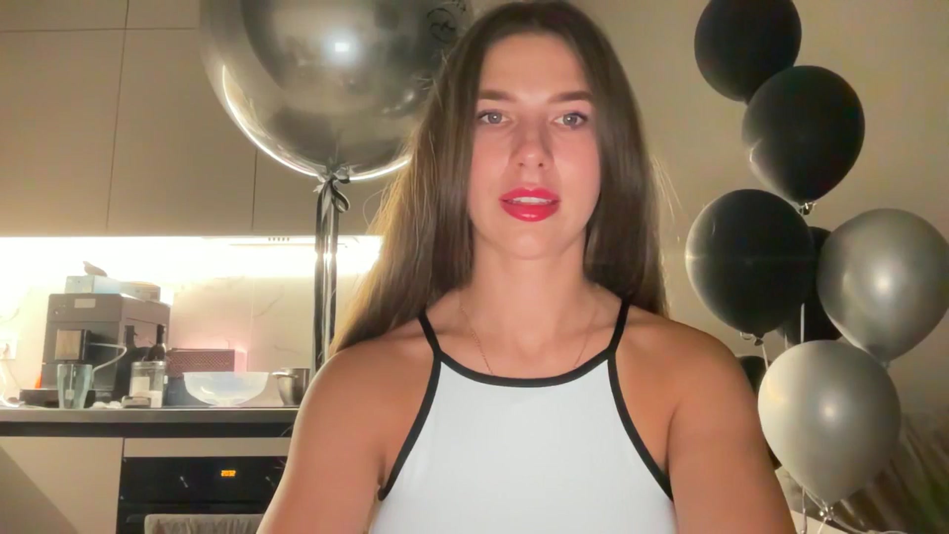 Gallery image thumbnail from kissfreeze's myfreecams stream on, 08/16/2025, 24:19 image 4 of 20