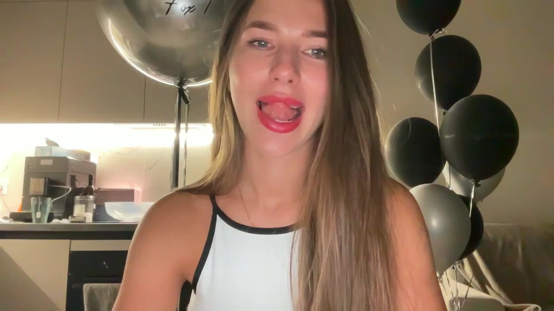 Gallery image thumbnail from kissfreeze's myfreecams stream on, 08/16/2025, 24:19 image 11 of 20