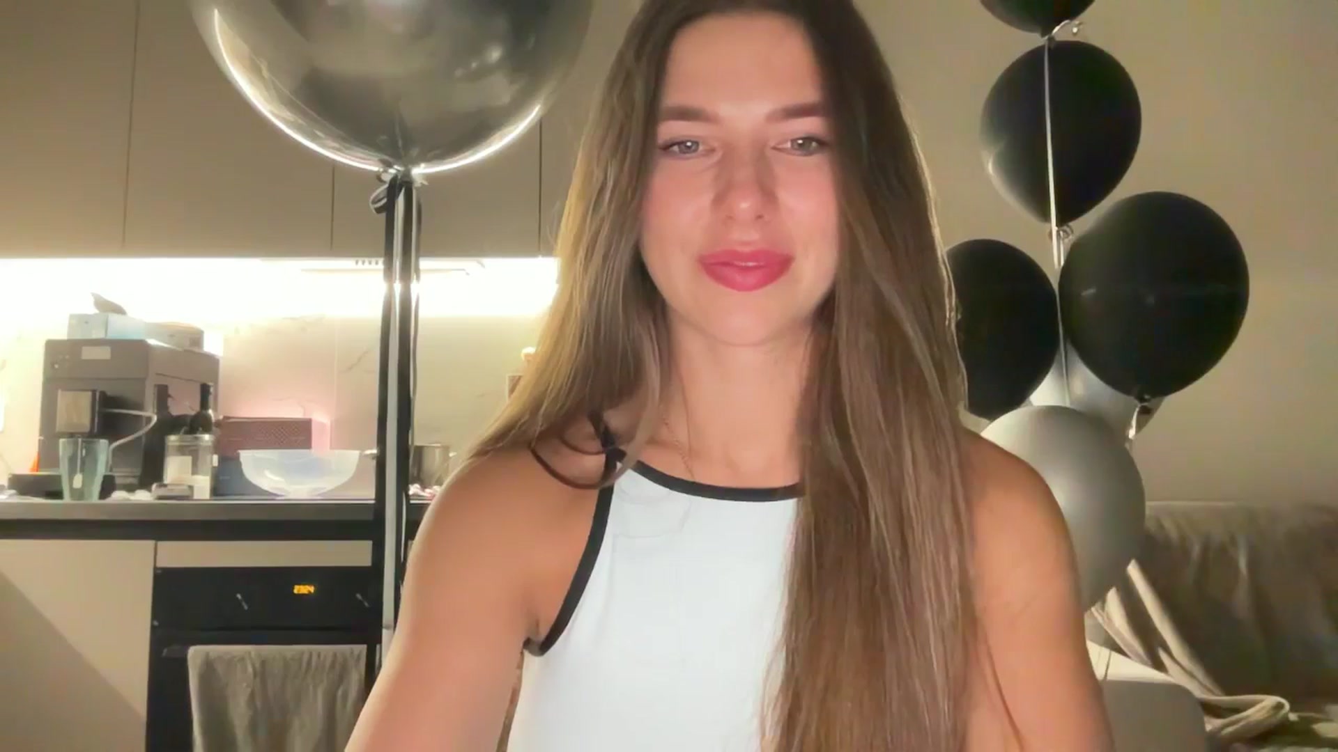 Gallery image thumbnail from kissfreeze's myfreecams stream on, 08/16/2025, 24:19 image 15 of 20