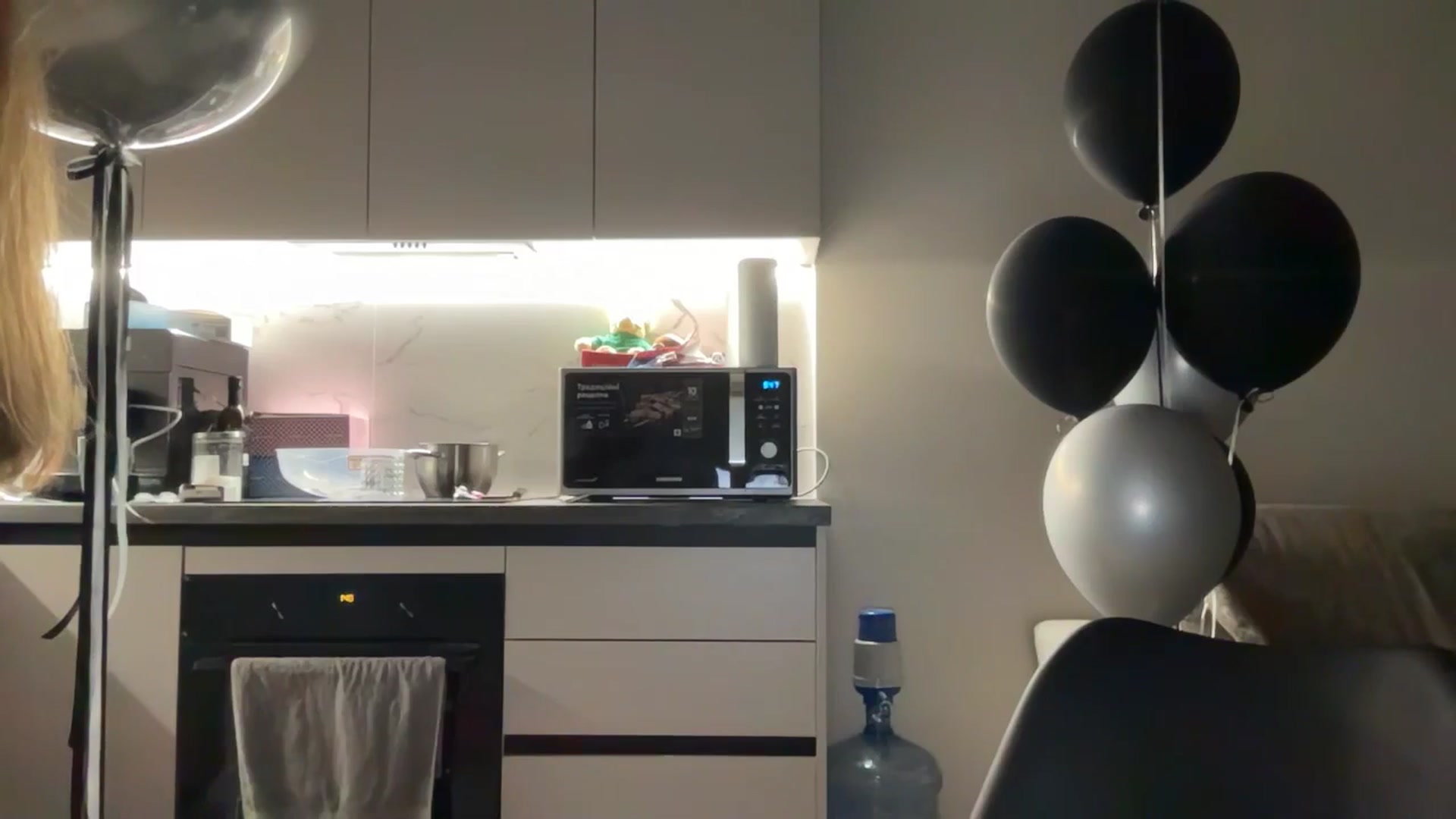 Gallery image thumbnail from kissfreeze's myfreecams stream on, 08/16/2025, 01:00 image 18 of 20