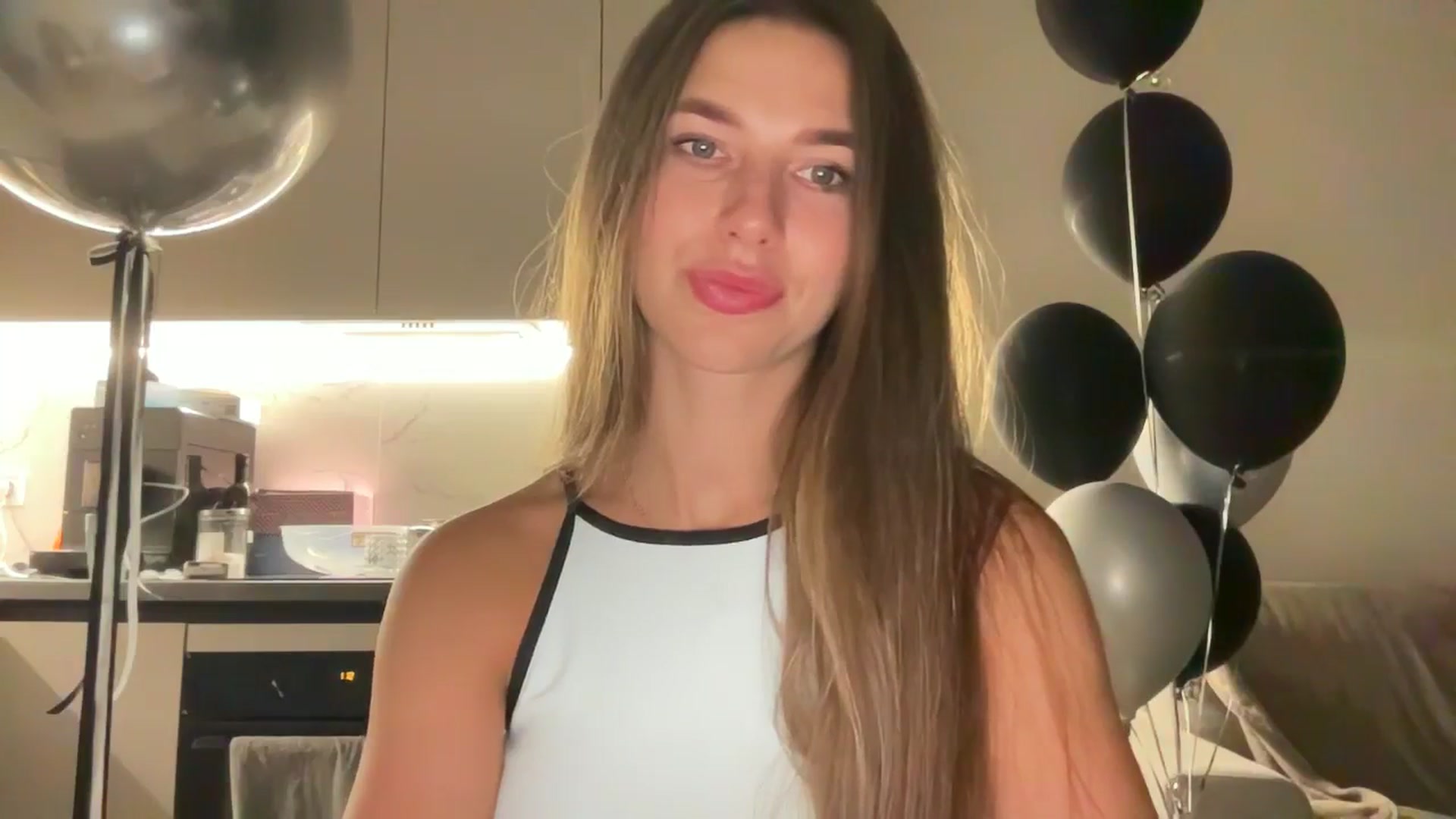 Gallery image thumbnail from kissfreeze's myfreecams stream on, 08/16/2025, 01:00 image 3 of 20