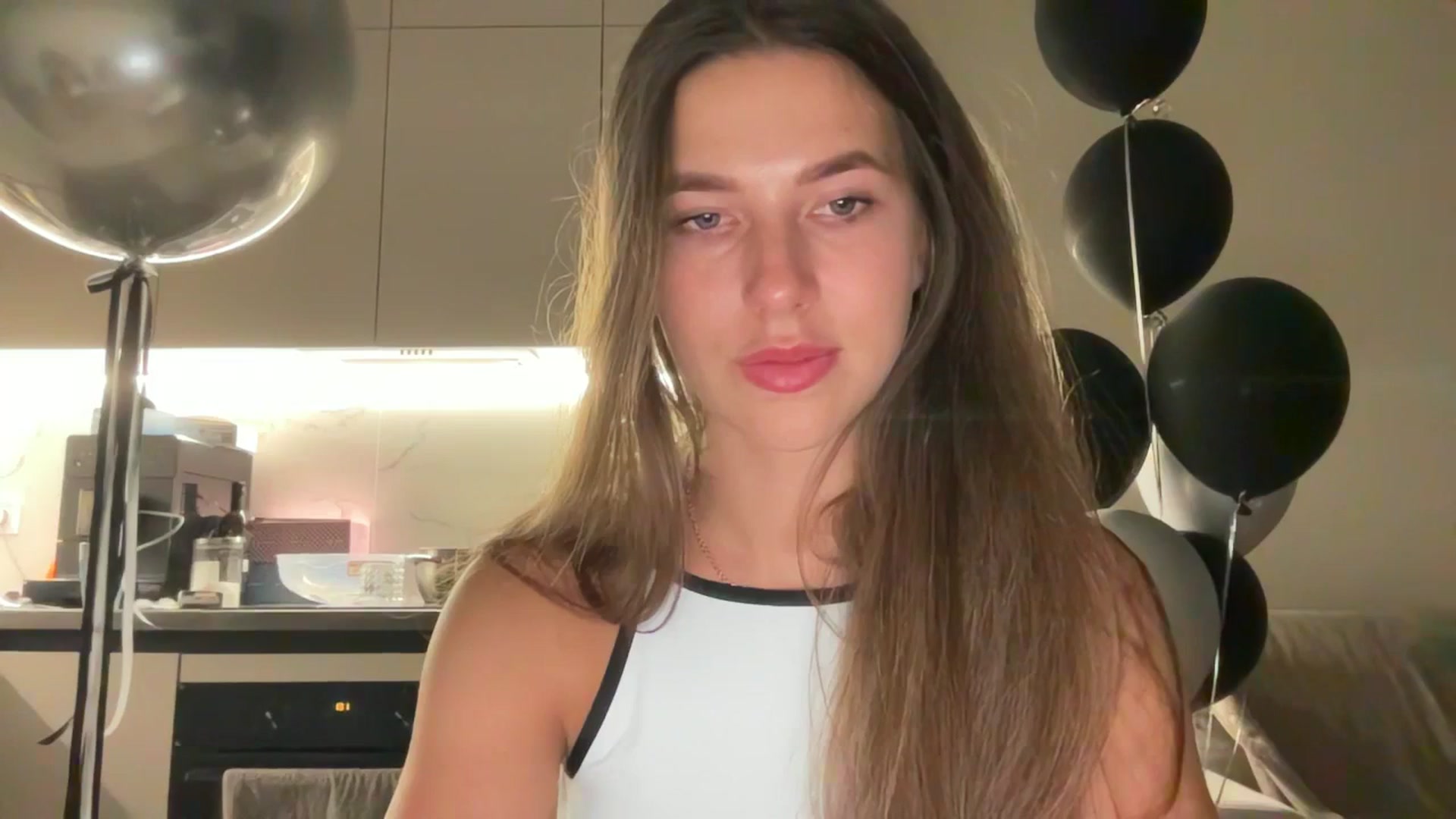 Gallery image thumbnail from kissfreeze's myfreecams stream on, 08/16/2025, 01:00 image 13 of 20
