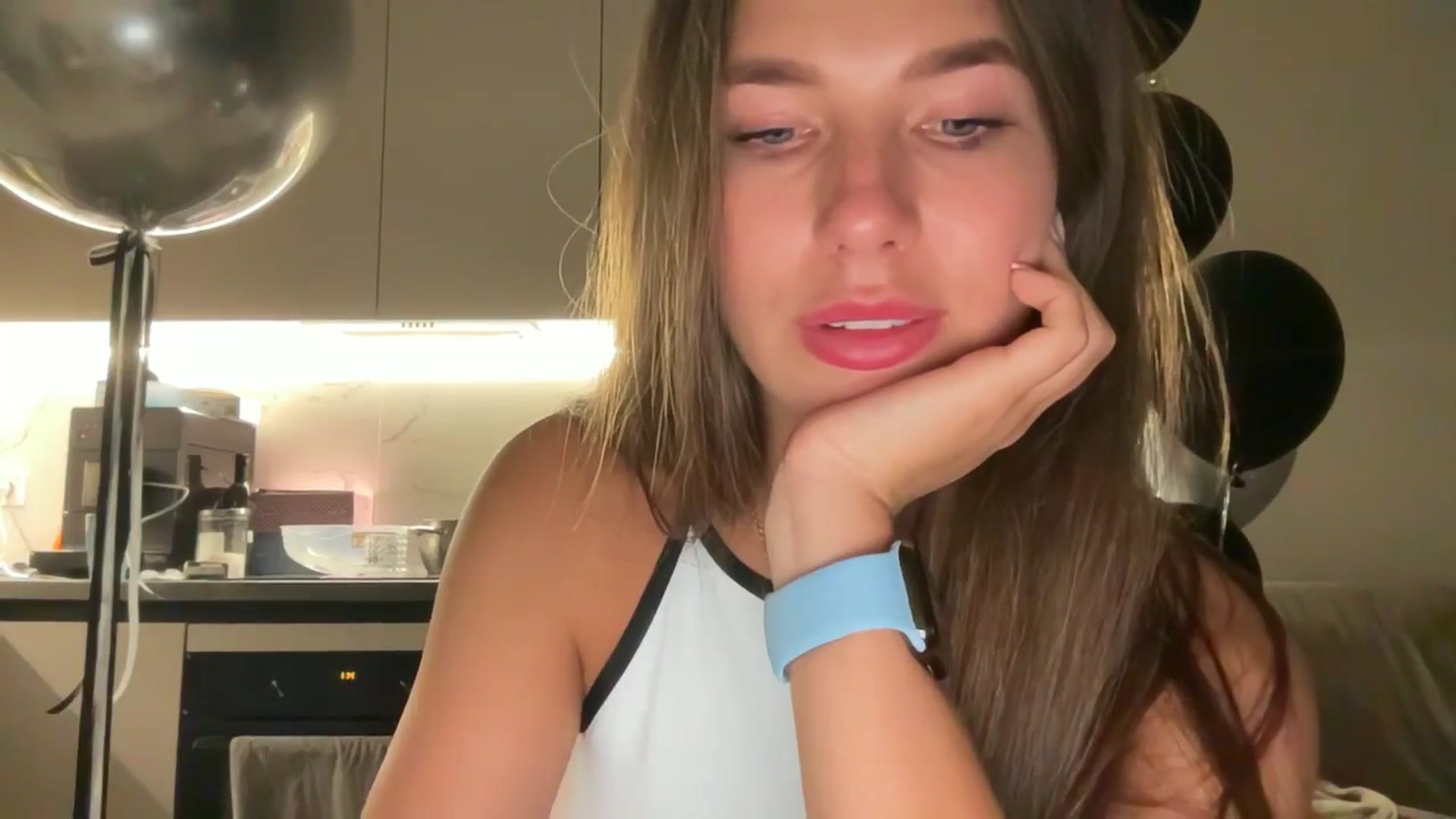 Gallery image thumbnail from kissfreeze's myfreecams stream on, 08/16/2025, 01:00 image 4 of 20