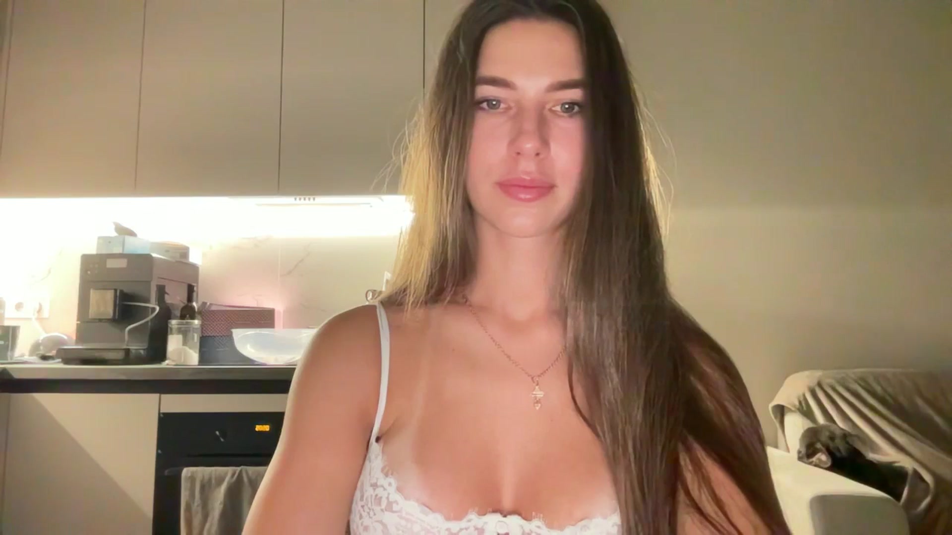 Gallery image thumbnail from kissfreeze's myfreecams stream on, 08/16/2025, 19:39 image 17 of 20