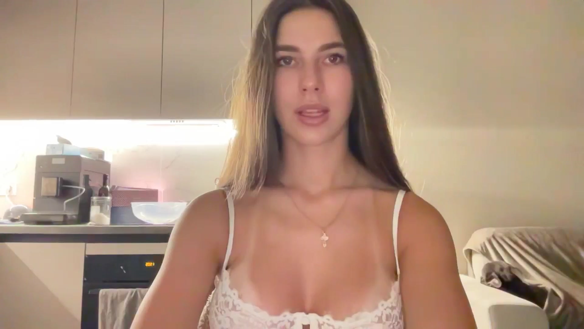 Gallery image thumbnail from kissfreeze's myfreecams stream on, 08/16/2025, 19:39 image 18 of 20
