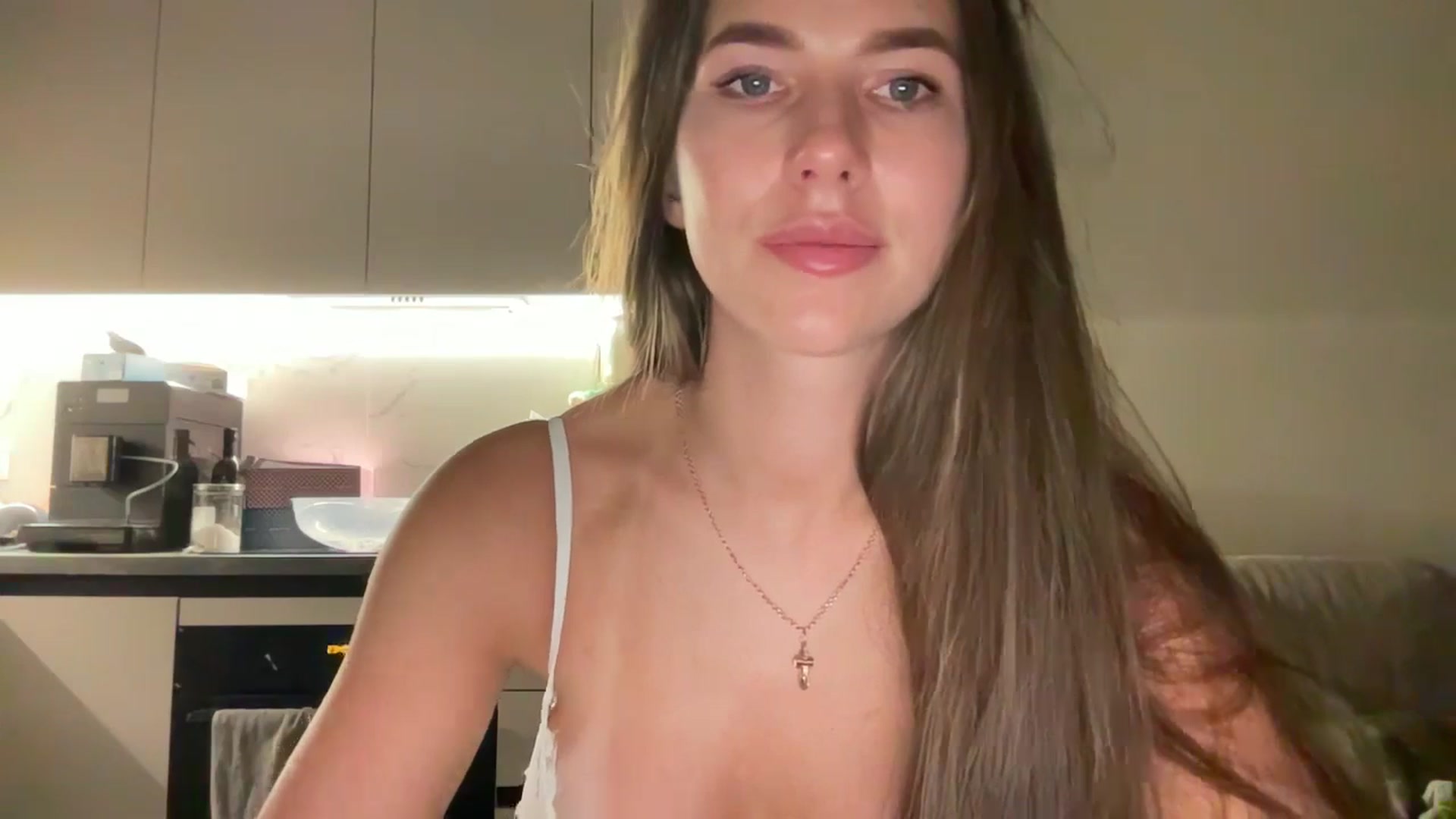 Gallery image thumbnail from kissfreeze's myfreecams stream on, 08/16/2025, 23:13 image 14 of 20