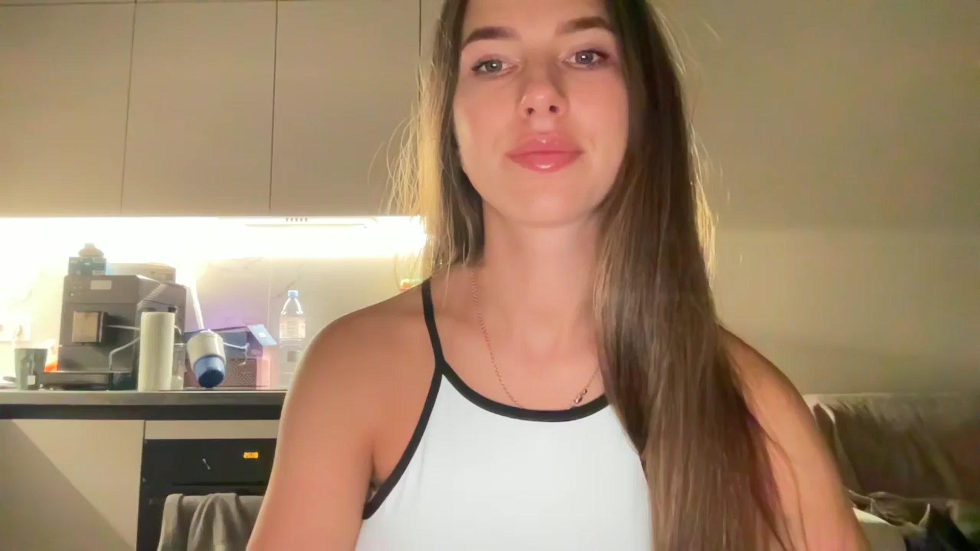 Gallery image thumbnail from kissfreeze's myfreecams stream on, 08/18/2025, 19:59 image 1 of 20