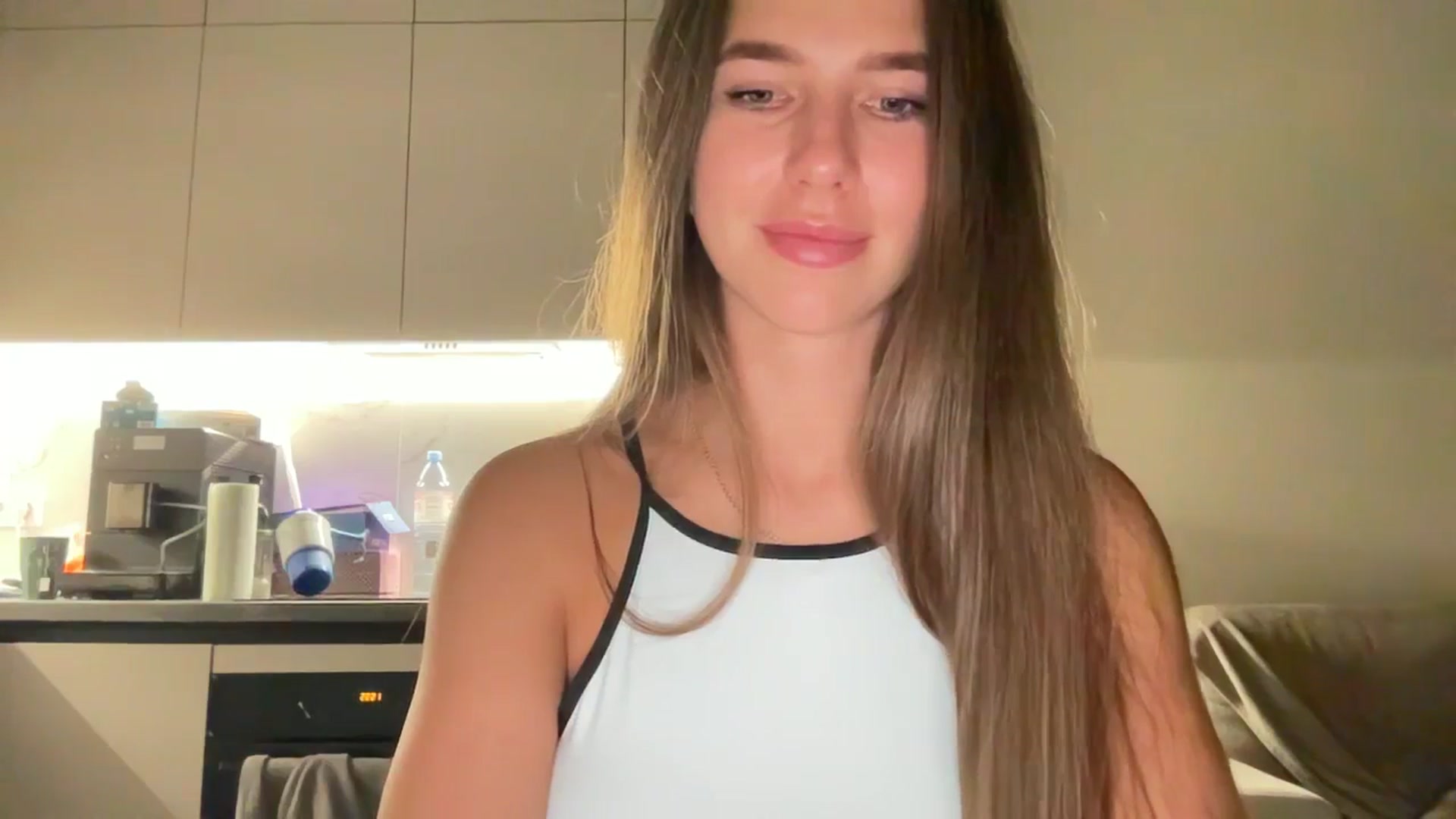 Gallery image thumbnail from kissfreeze's myfreecams stream on, 08/18/2025, 22:28 image 5 of 20