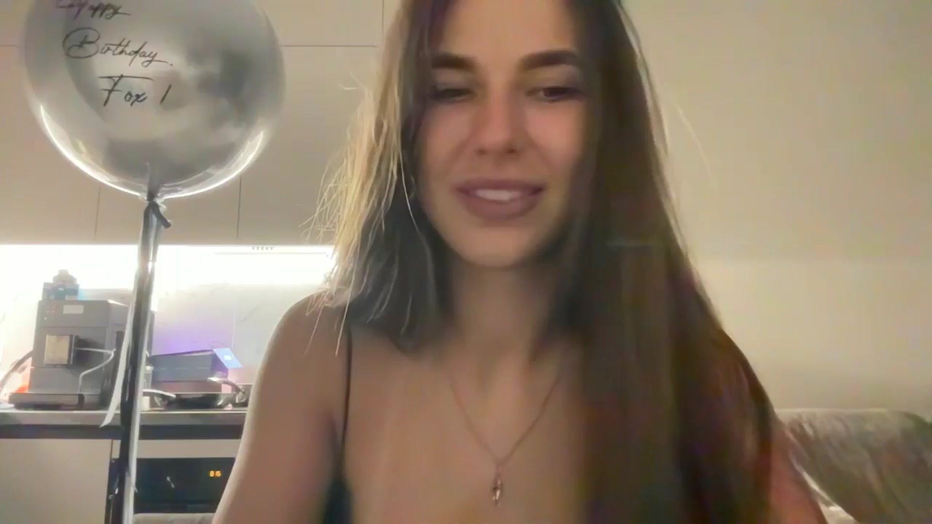 Gallery image thumbnail from kissfreeze's myfreecams stream on, 08/21/2025, 24:37 image 14 of 20