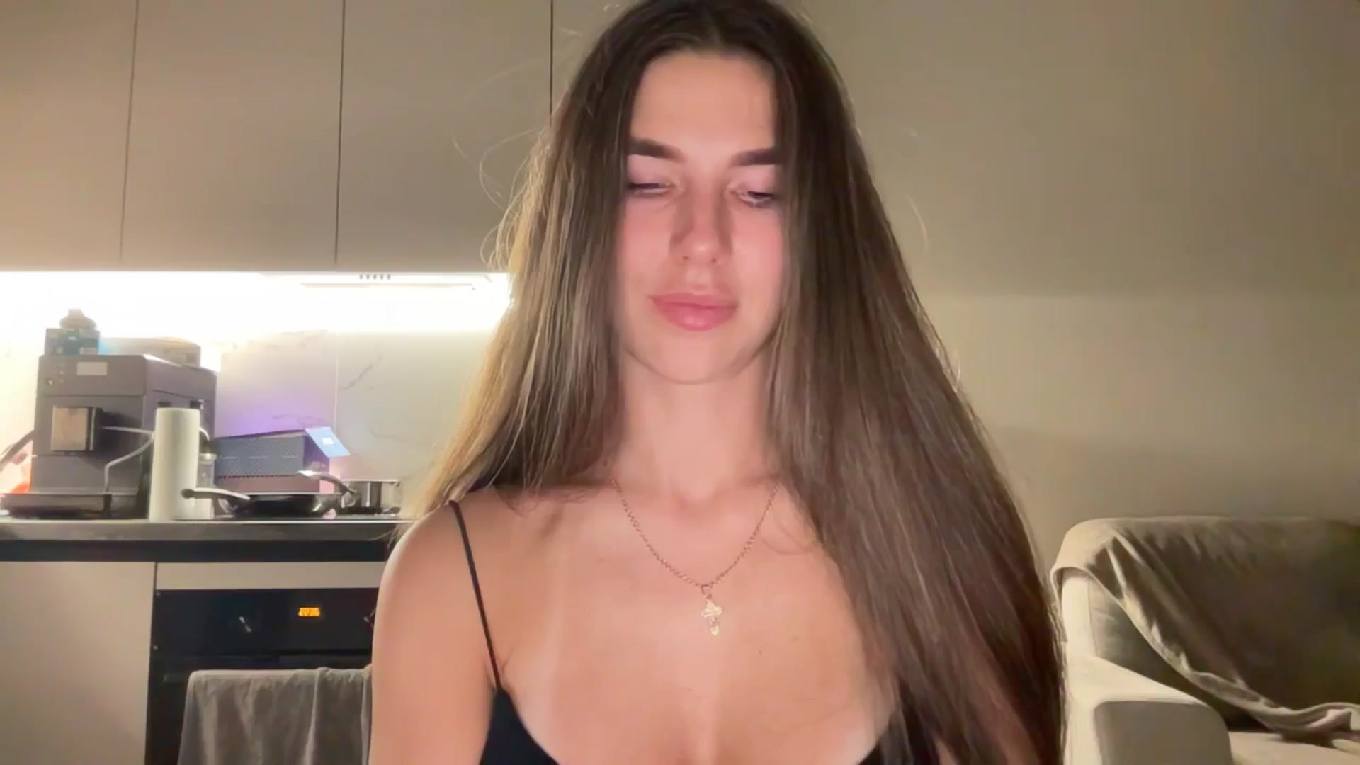 Gallery image thumbnail from kissfreeze's myfreecams stream on, 08/21/2025, 24:37 image 3 of 20