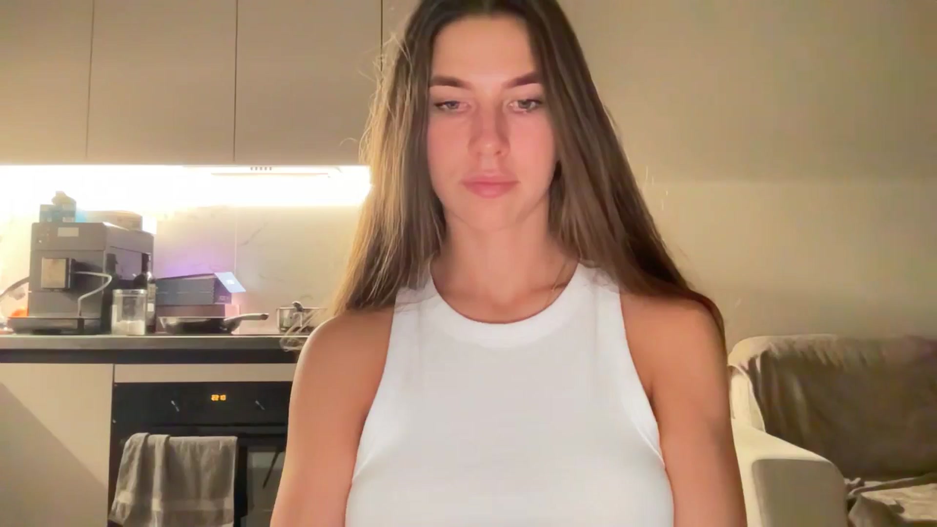 Gallery image thumbnail from kissfreeze's myfreecams stream on, 08/21/2025, 22:11 image 2 of 20