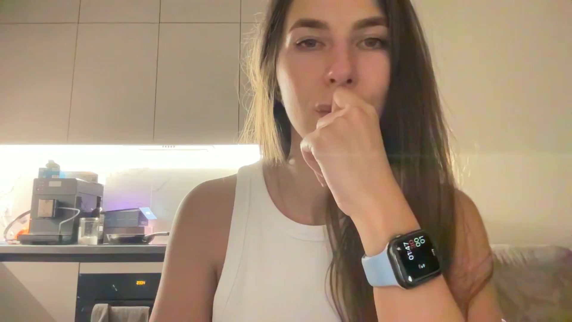 Gallery image thumbnail from kissfreeze's myfreecams stream on, 08/21/2025, 23:04 image 12 of 20