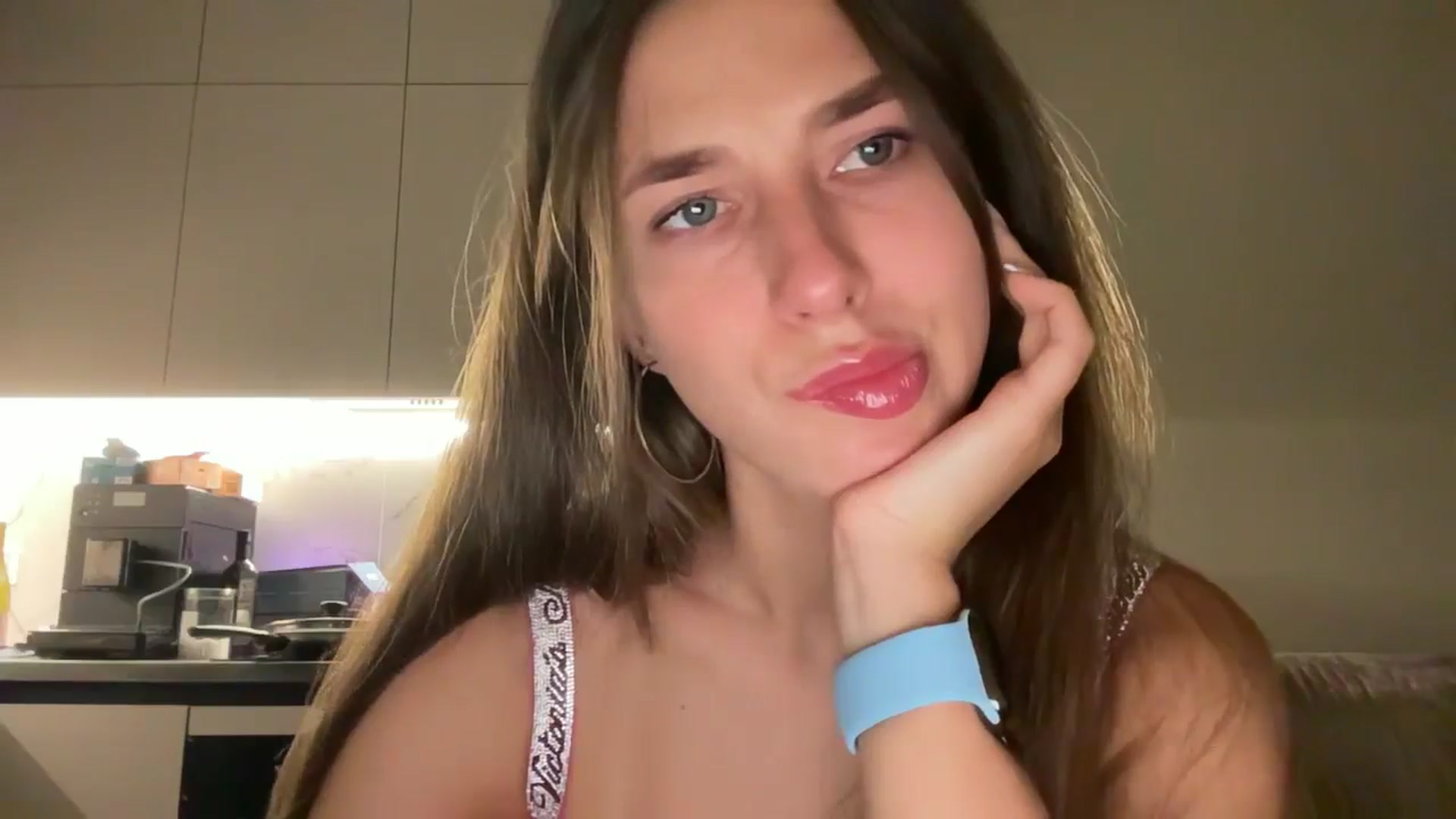 Gallery image thumbnail from kissfreeze's myfreecams stream on, 08/24/2025, 19:33 image 10 of 20