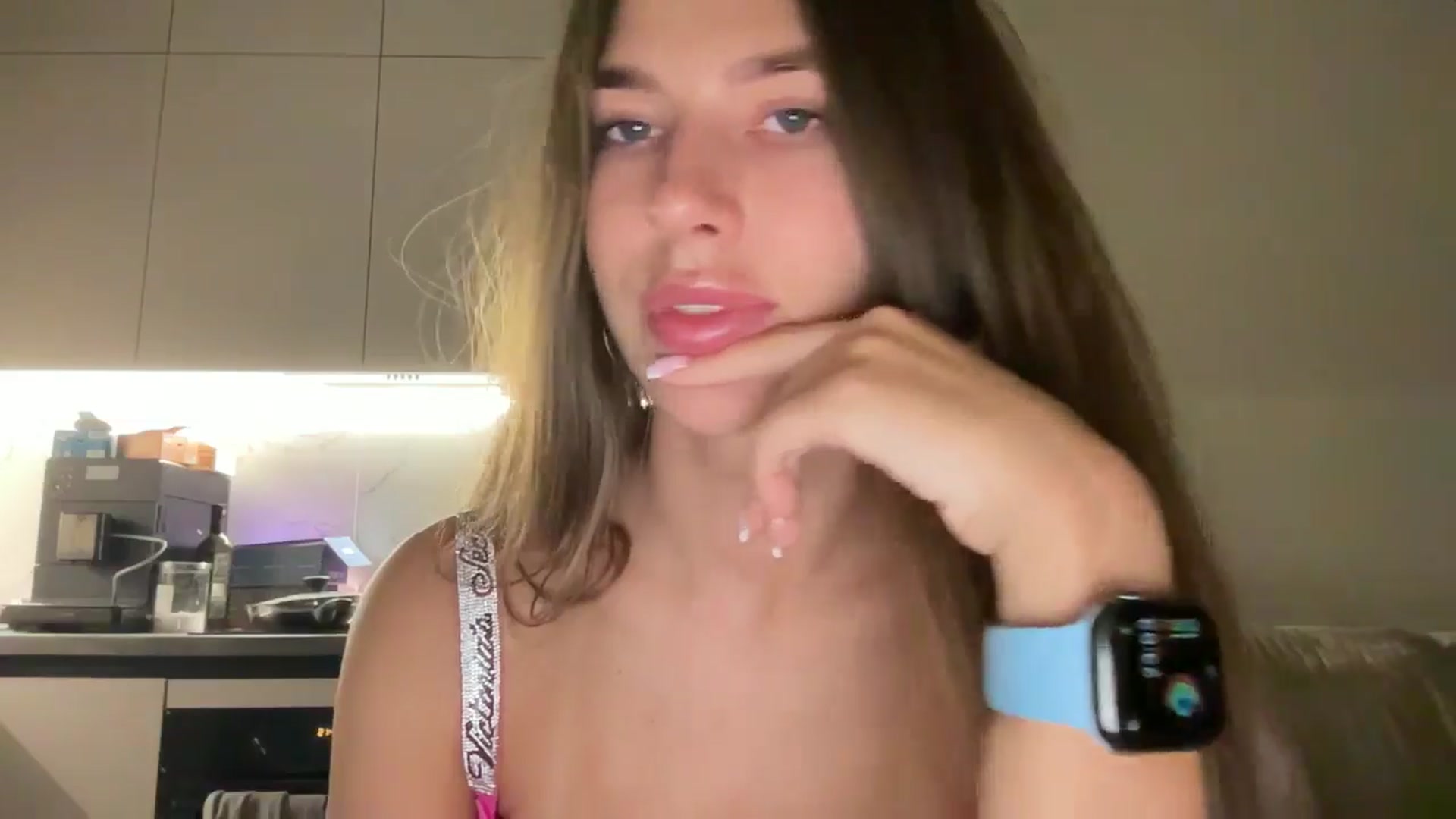 Gallery image thumbnail from kissfreeze's myfreecams stream on, 08/24/2025, 22:05 image 9 of 20