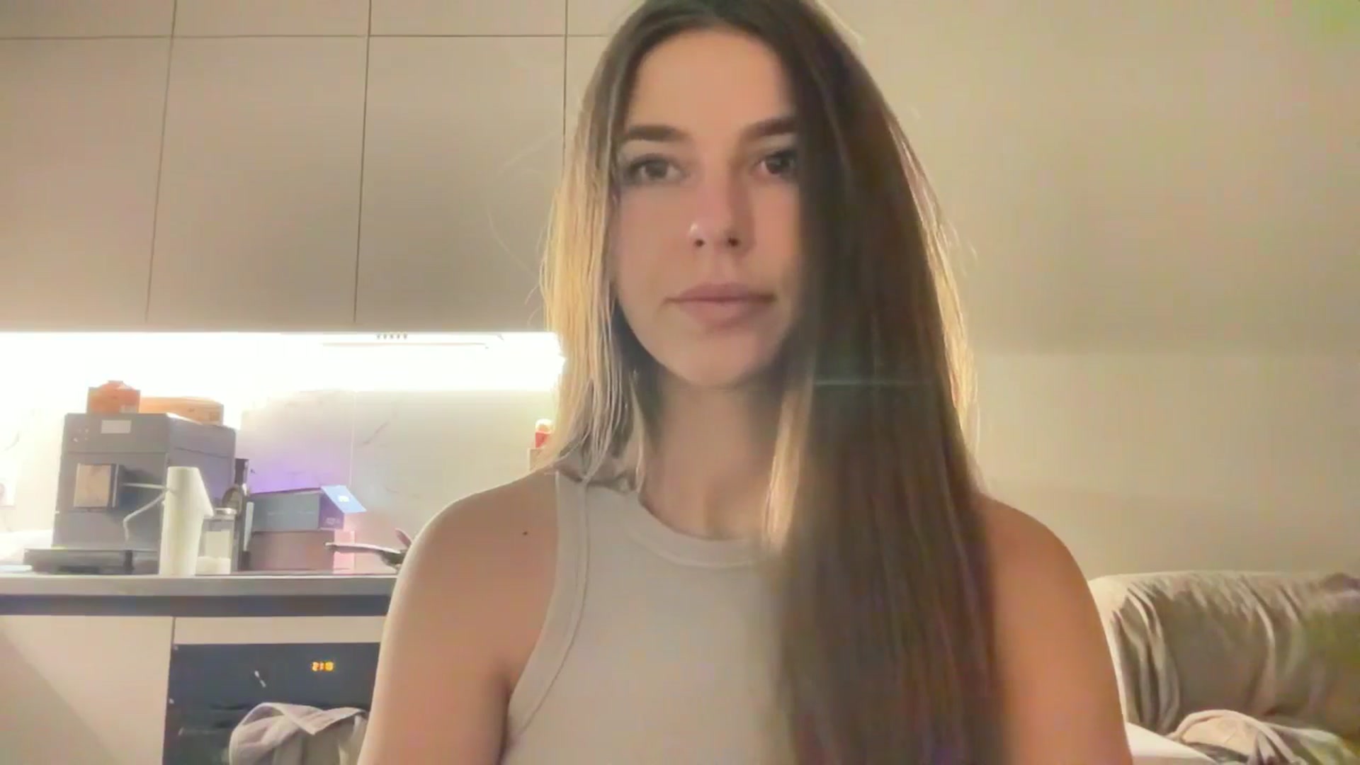 Gallery image thumbnail from kissfreeze's myfreecams stream on, 08/25/2025, 21:15 image 9 of 20