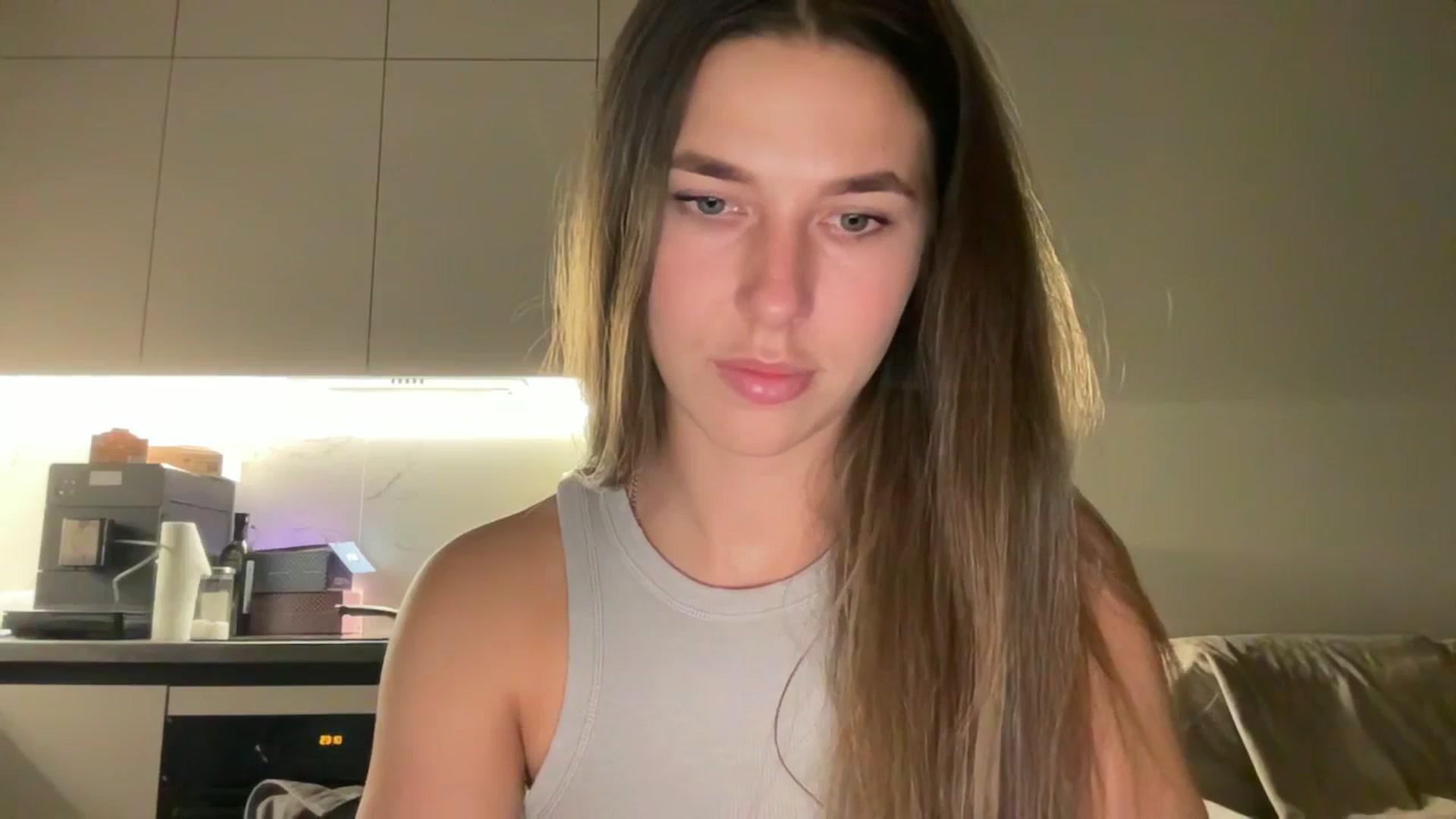 Gallery image thumbnail from kissfreeze's myfreecams stream on, 08/25/2025, 23:20 image 4 of 20