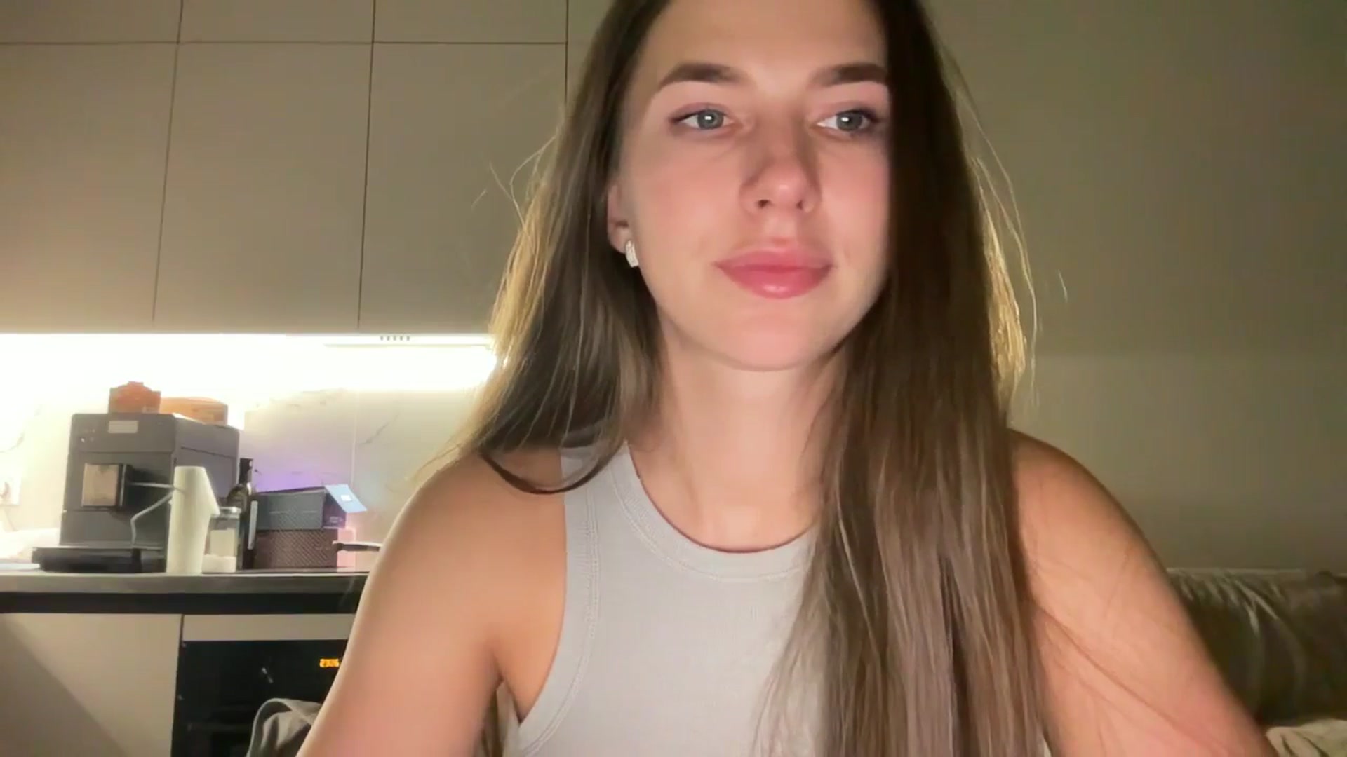 Gallery image thumbnail from kissfreeze's myfreecams stream on, 08/25/2025, 23:20 image 9 of 20