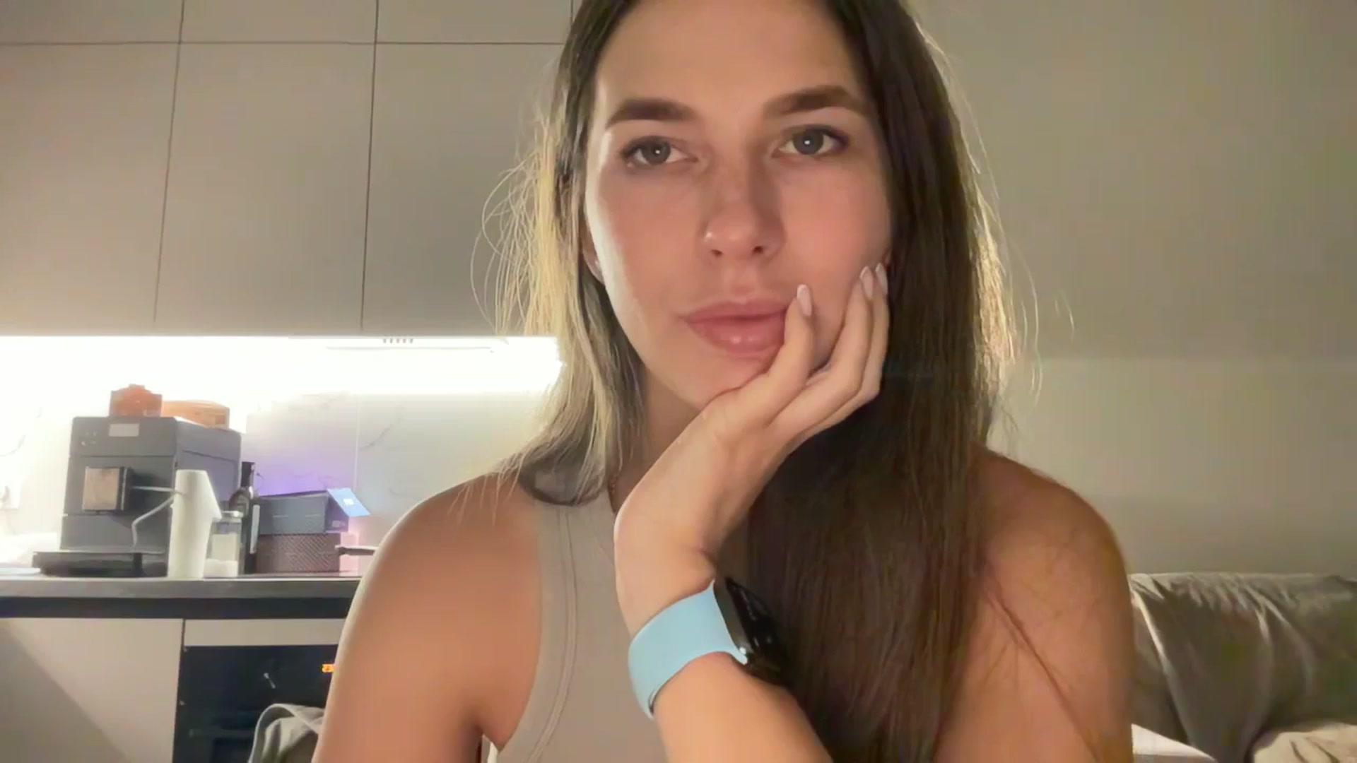 Gallery image thumbnail from kissfreeze's myfreecams stream on, 08/25/2025, 23:20 image 8 of 20