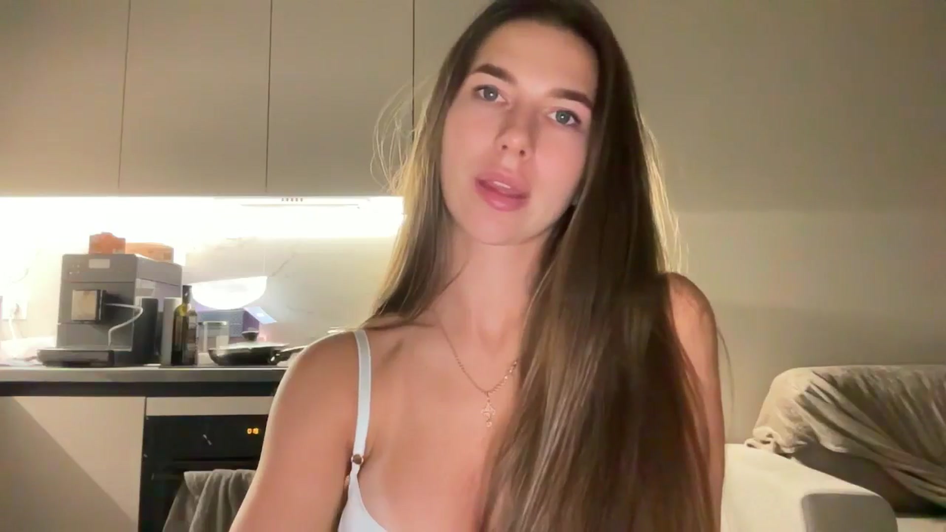 Gallery image thumbnail from kissfreeze's myfreecams stream on, 08/26/2025, 23:39 image 16 of 20