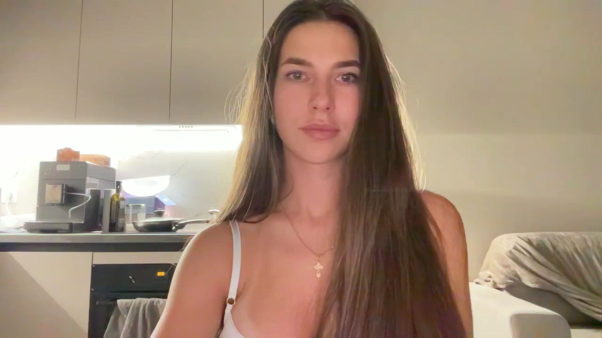 Gallery image thumbnail from kissfreeze's myfreecams stream on, 08/26/2025, 23:39 image 17 of 20