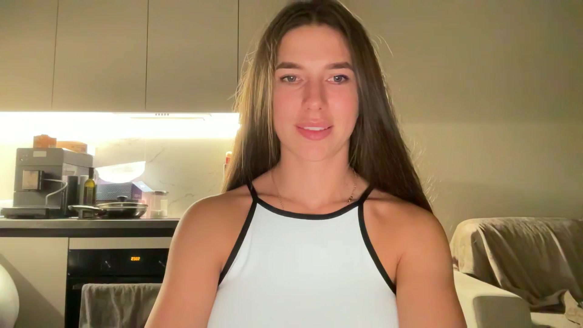 Gallery image thumbnail from kissfreeze's myfreecams stream on, 08/27/2025, 23:00 image 19 of 20