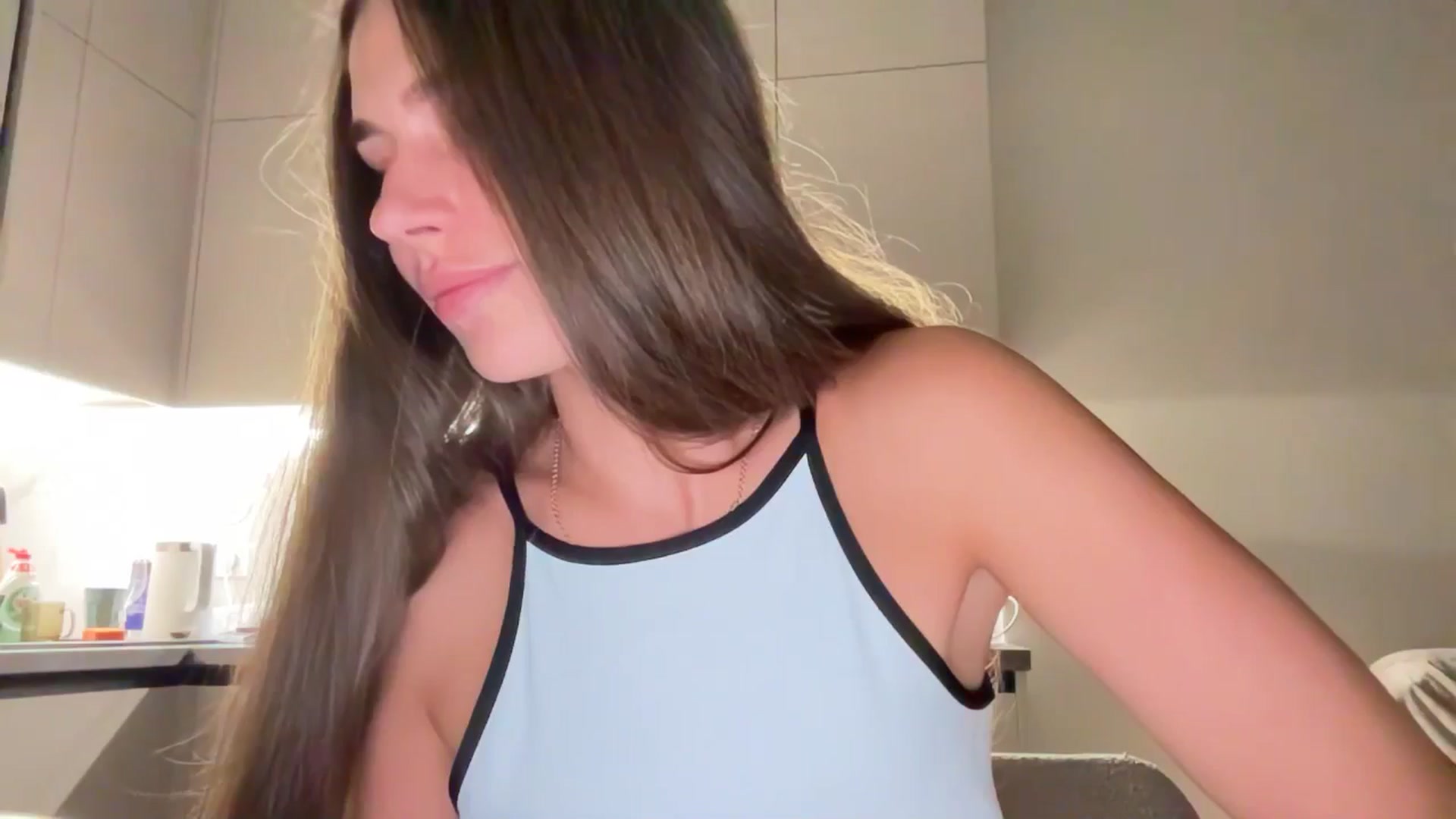 Gallery image thumbnail from kissfreeze's myfreecams stream on, 08/28/2025, 02:25 image 11 of 20