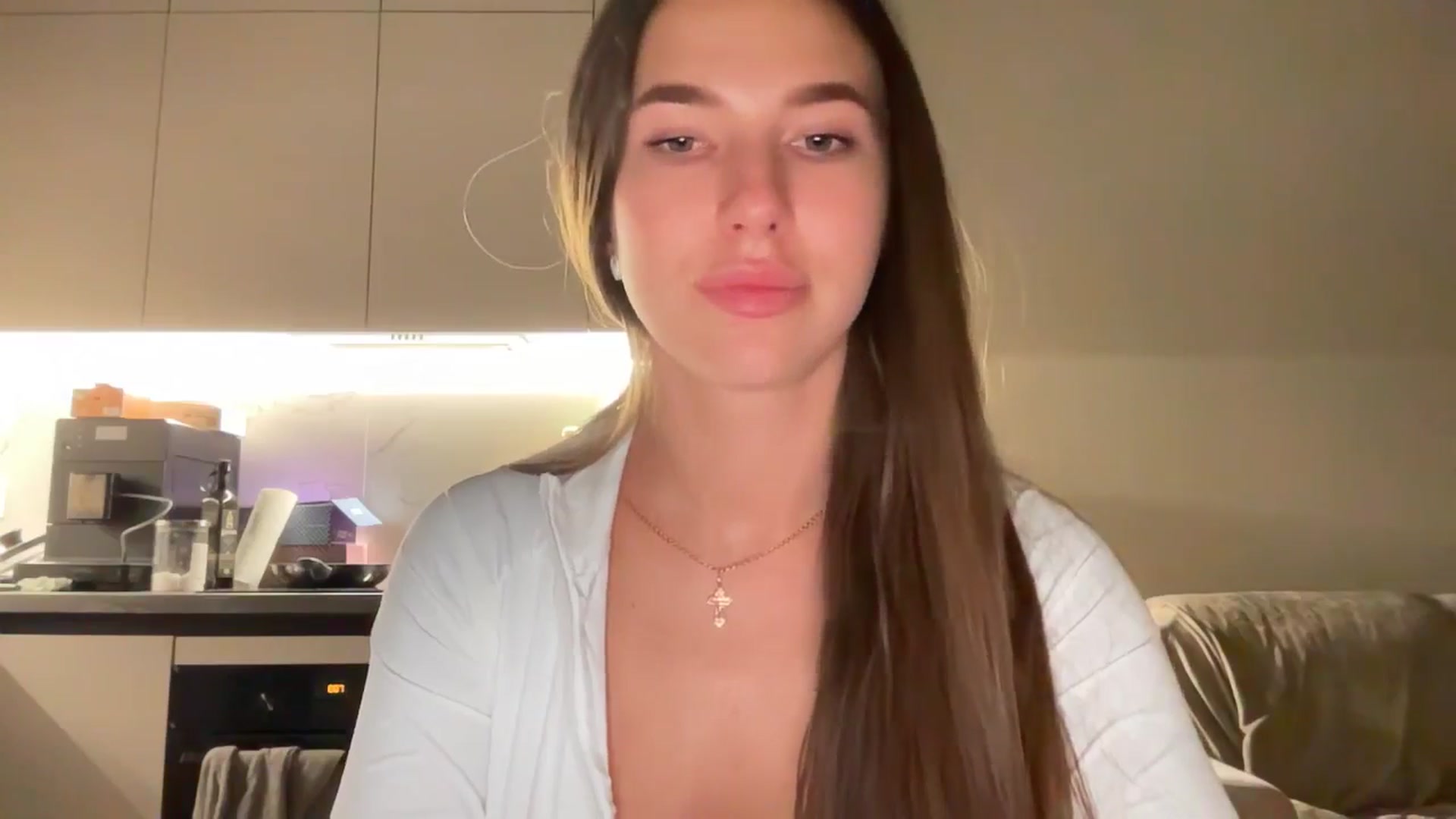Gallery image thumbnail from kissfreeze's myfreecams stream on, 08/30/2025, 24:07 image 18 of 20