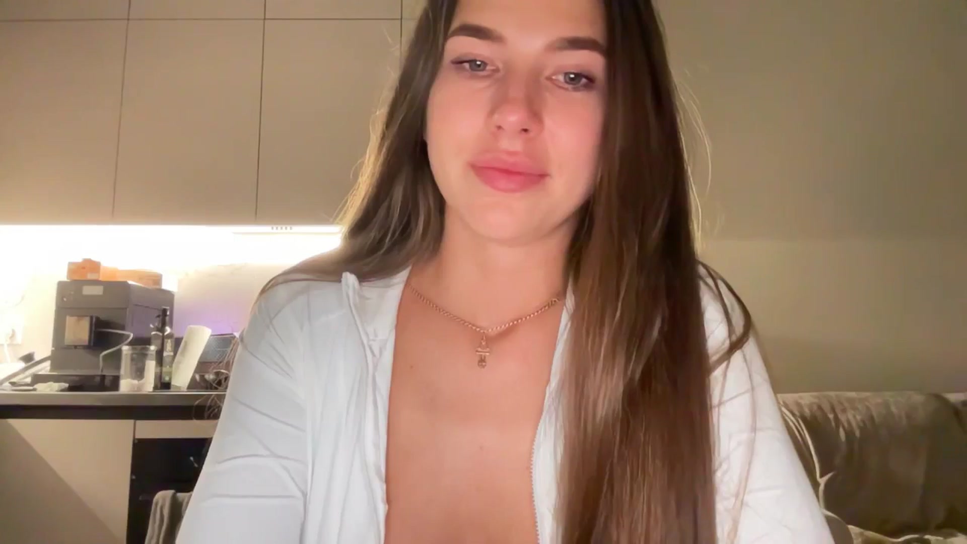 Gallery image thumbnail from kissfreeze's myfreecams stream on, 08/30/2025, 24:07 image 19 of 20
